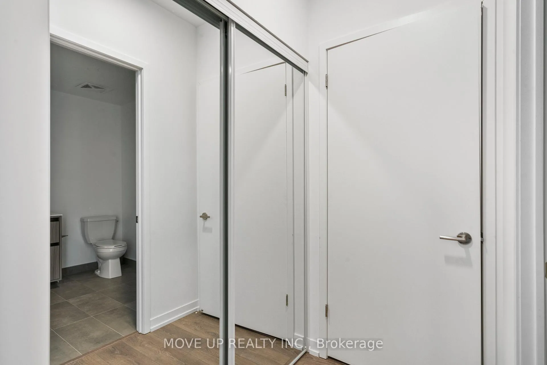Photo 15 of Unit 407, 8 Beverley Glen Boulevard, Vaughan, Beverley Glen — HOMEH