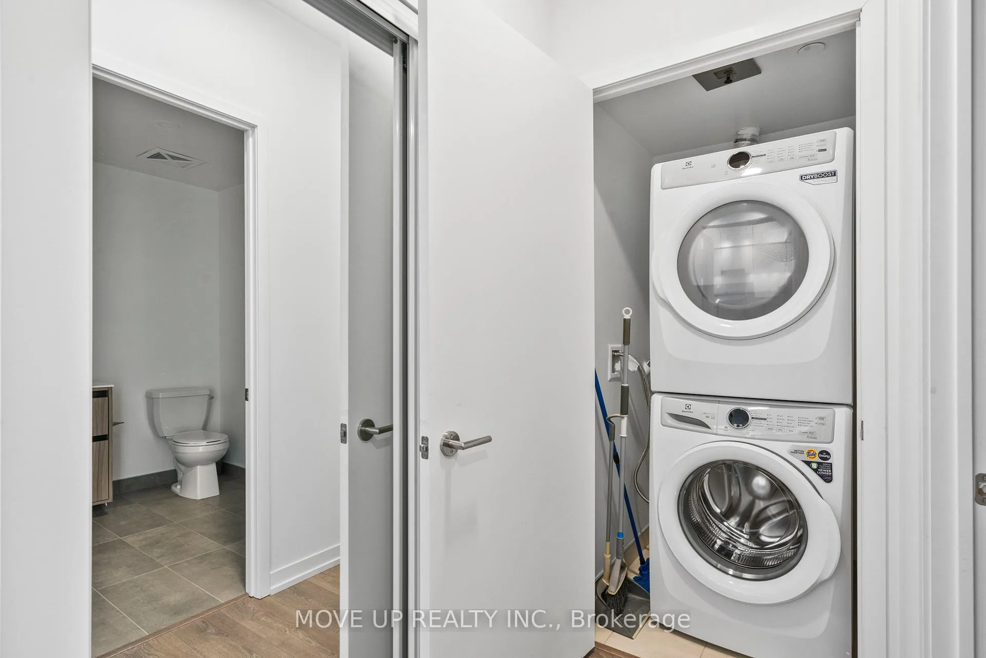 Photo 16 of Unit 407, 8 Beverley Glen Boulevard, Vaughan, Beverley Glen — HOMEH