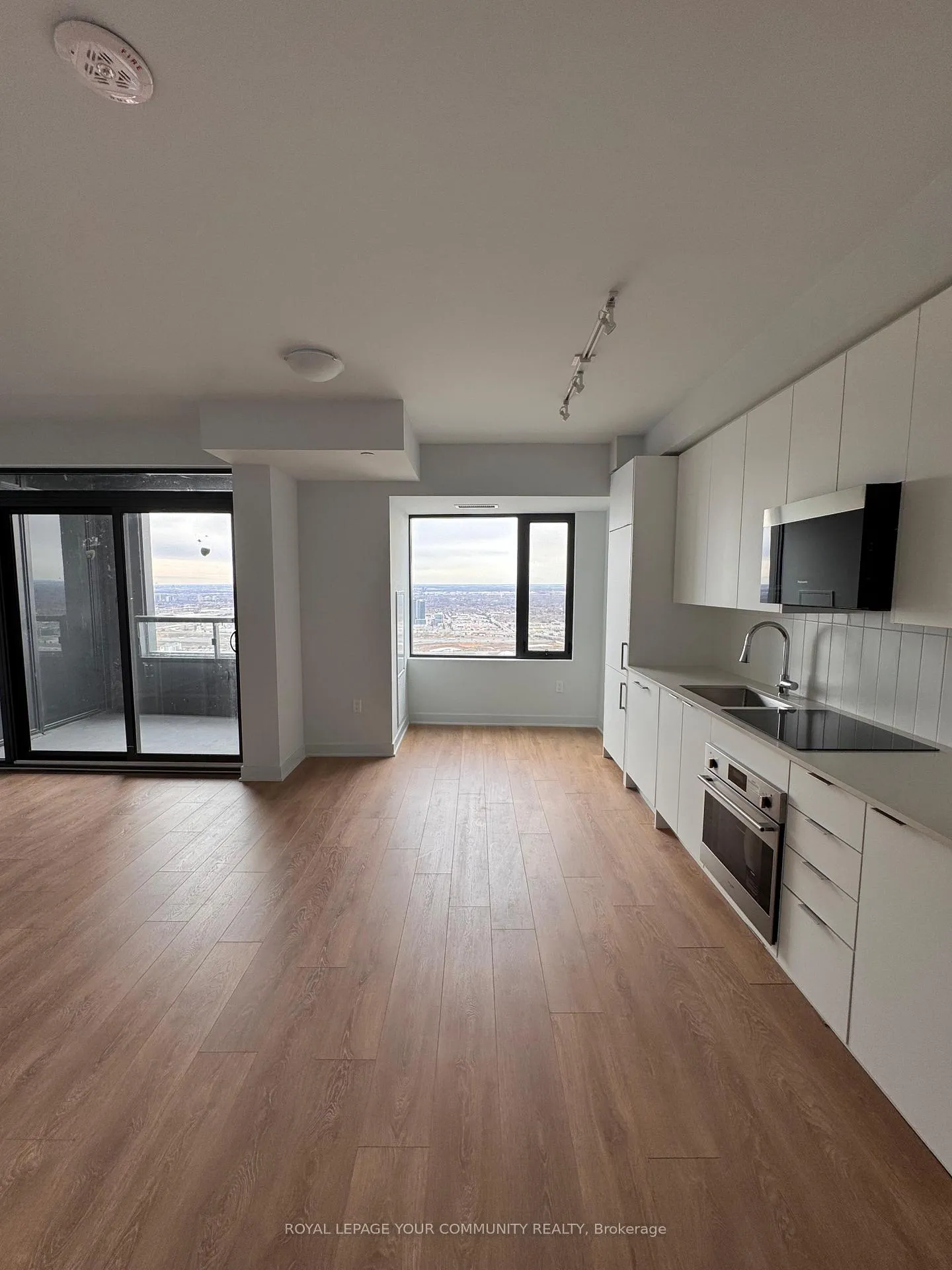 Photo 8 of Unit 5105, 2920 Highway 7 W, Vaughan, Concord — HOMEH