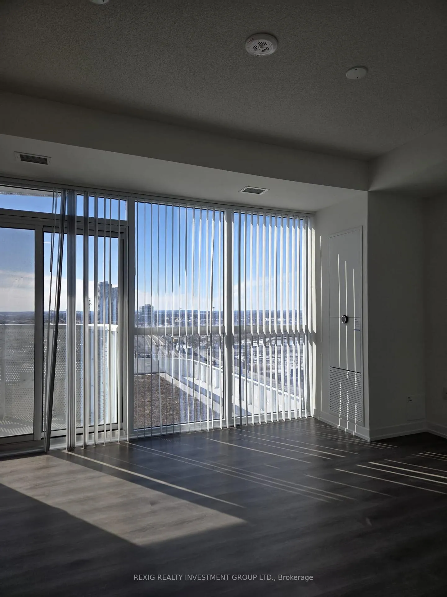 Photo 3 of Unit 809, 225 Commerce Street, Vaughan, Vaughan Corporate Centre — HOMEH