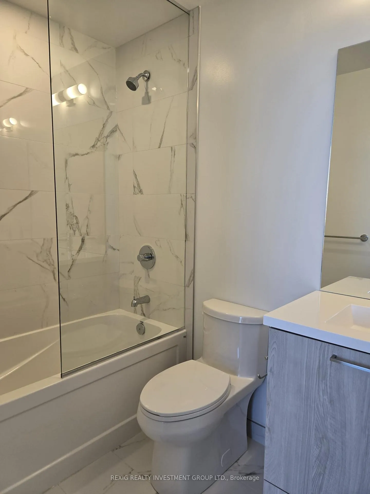 Photo 4 of Unit 809, 225 Commerce Street, Vaughan, Vaughan Corporate Centre — HOMEH