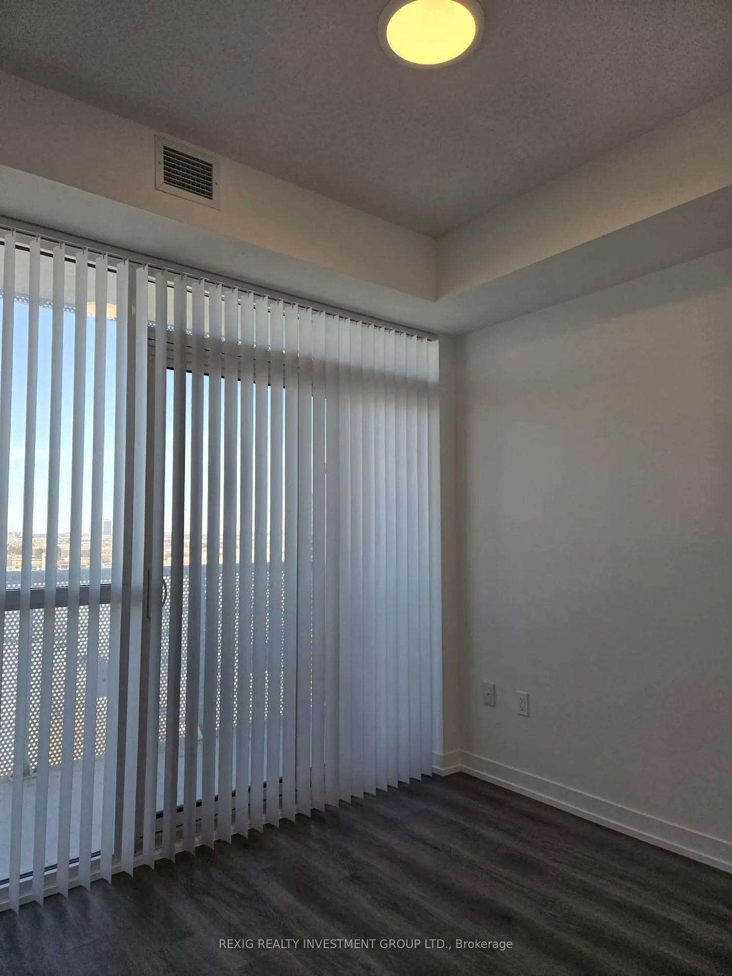 Photo 5 of Unit 809, 225 Commerce Street, Vaughan, Vaughan Corporate Centre — HOMEH