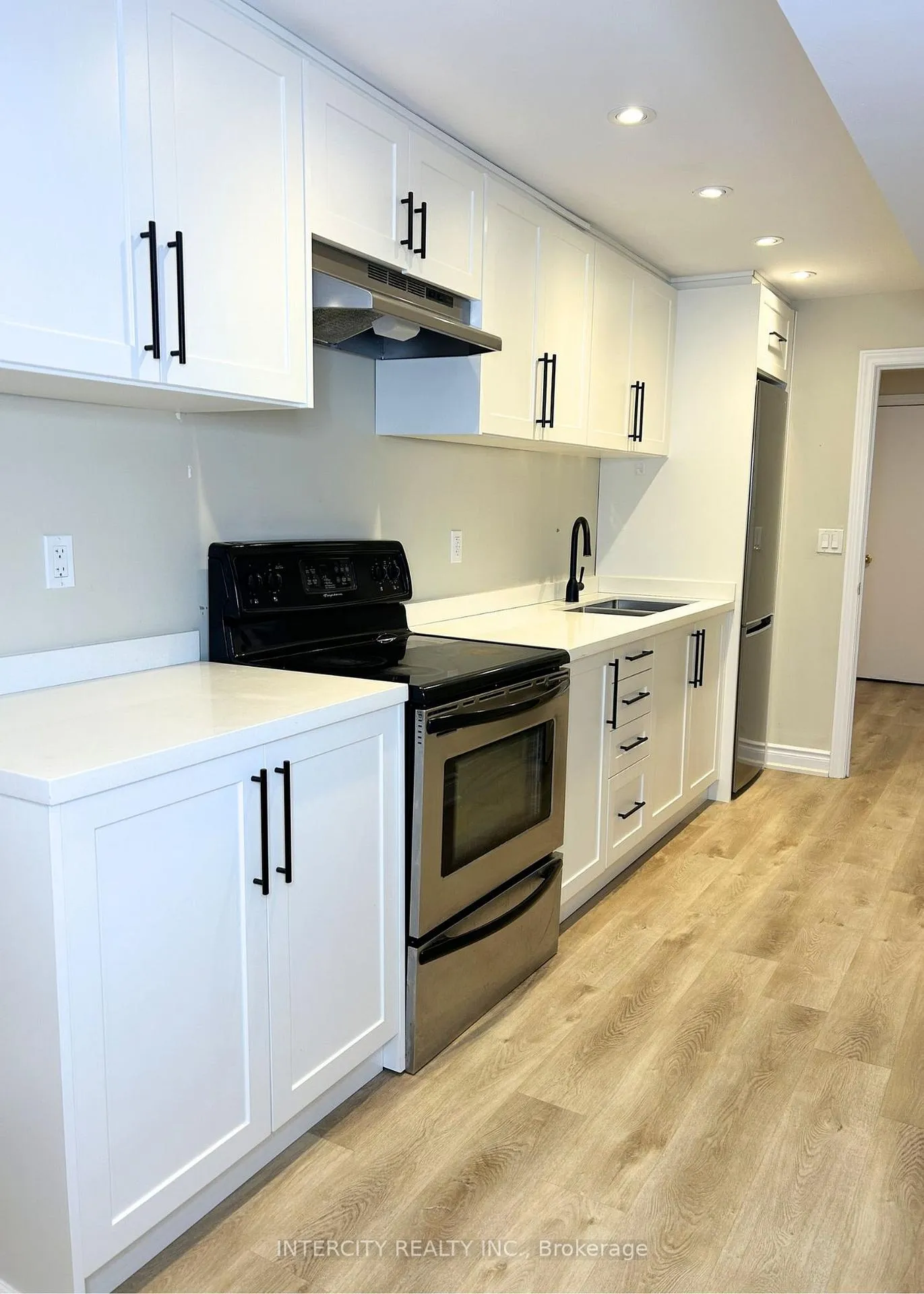 Photo 1 of Unit Basement, 30 Oak Park Crescent, Vaughan, Rural Vaughan — HOMEH