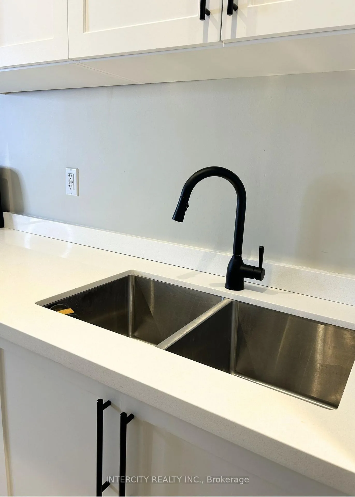Photo 3 of Unit Basement, 30 Oak Park Crescent, Vaughan, Rural Vaughan — HOMEH