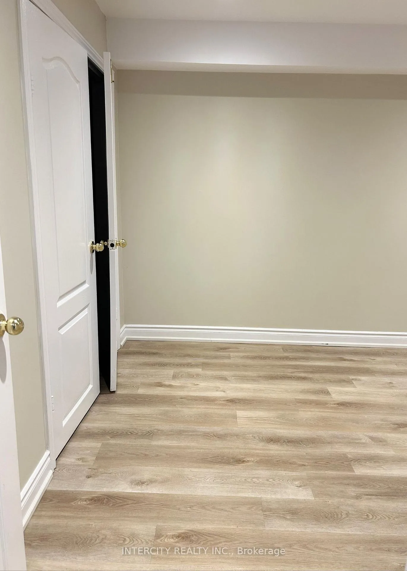 Photo 8 of Unit Basement, 30 Oak Park Crescent, Vaughan, Rural Vaughan — HOMEH