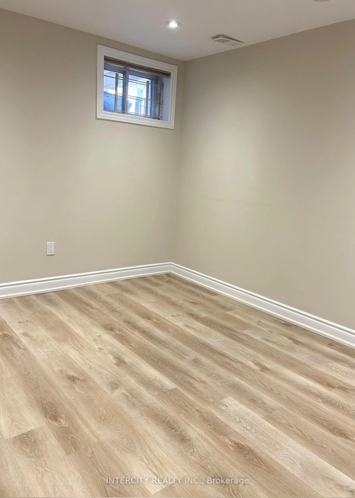 Photo 9 of Unit Basement, 30 Oak Park Crescent, Vaughan, Rural Vaughan — HOMEH