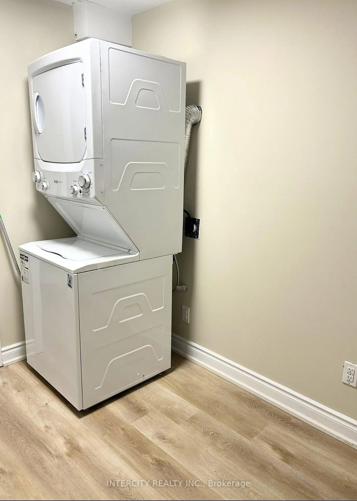 Photo 10 of Unit Basement, 30 Oak Park Crescent, Vaughan, Rural Vaughan — HOMEH