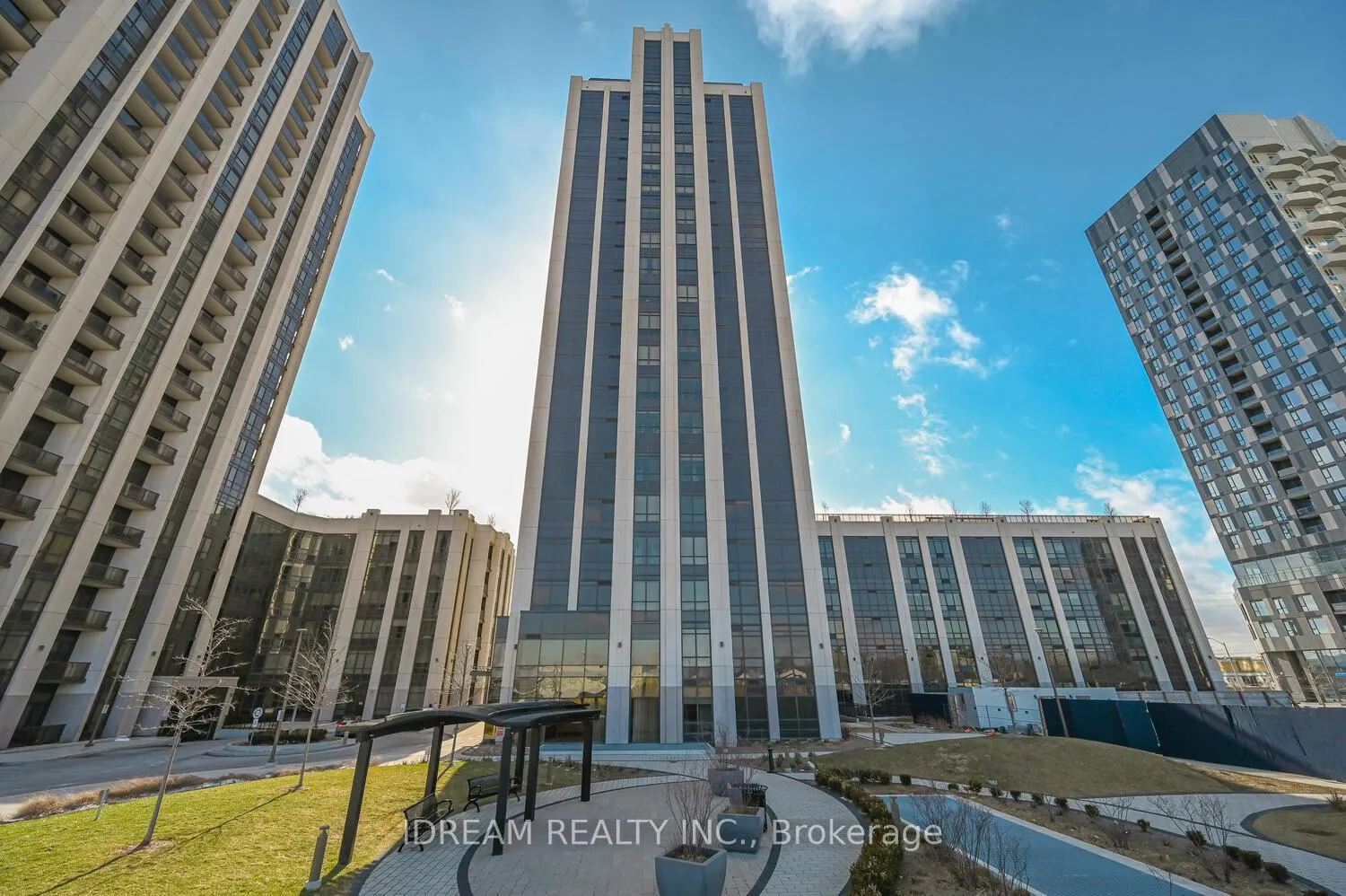 Photo 2 of Unit 518, 9085 Jane Street, Vaughan, Concord — HOMEH