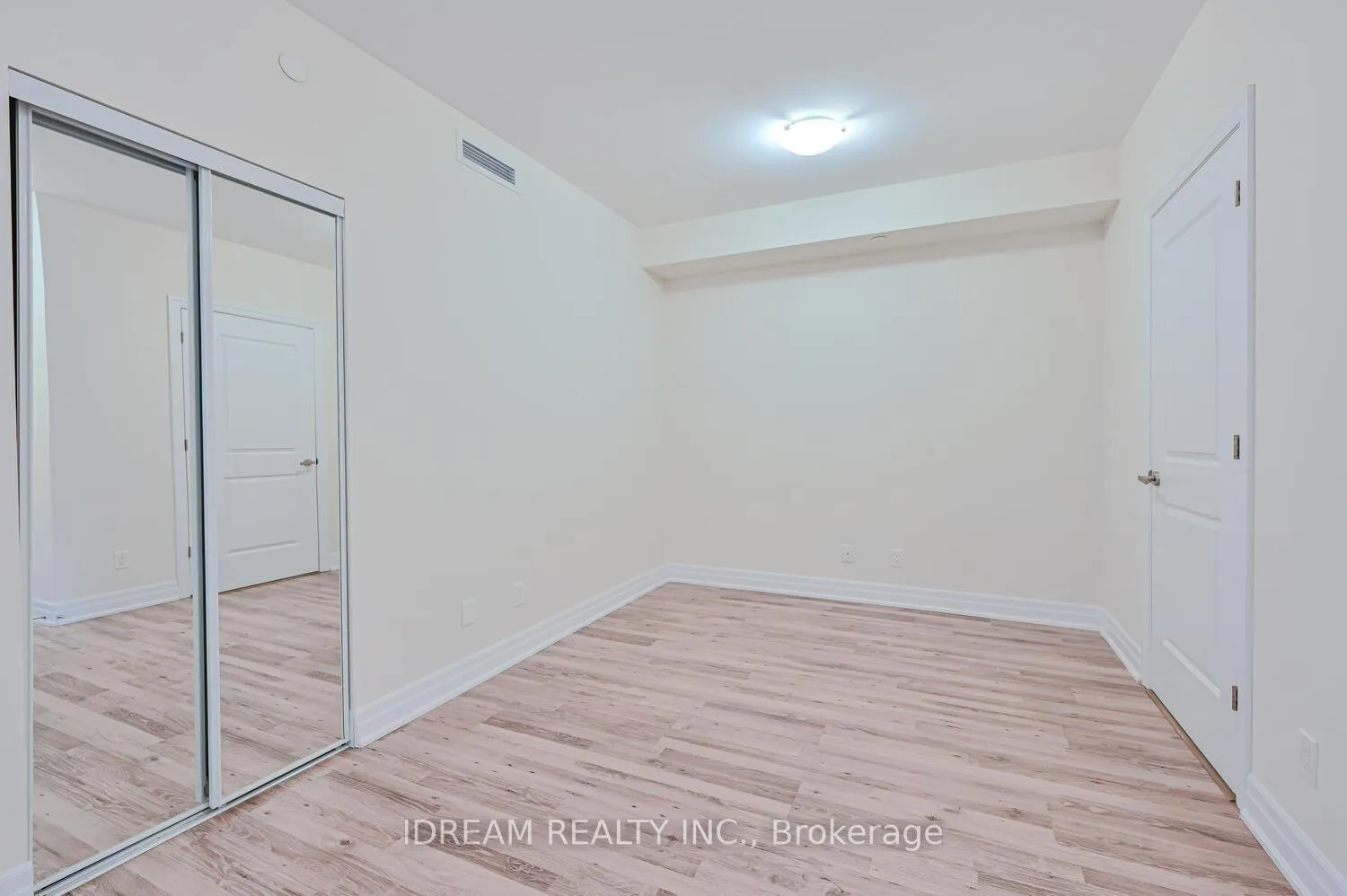 Photo 10 of Unit 518, 9085 Jane Street, Vaughan, Concord — HOMEH