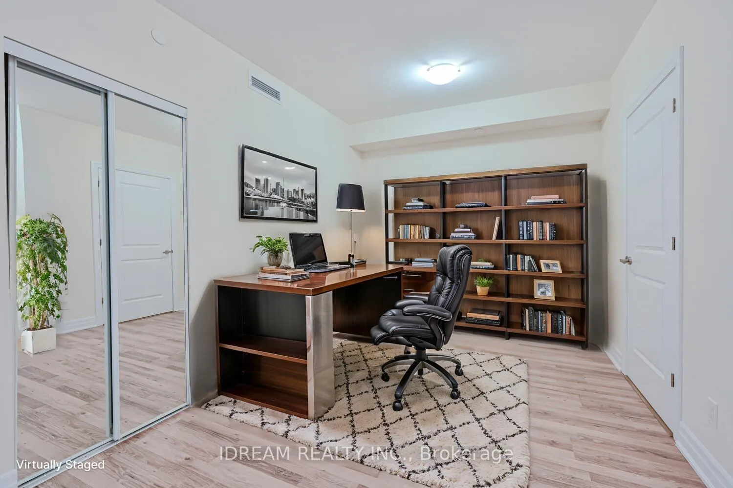 Photo 11 of Unit 518, 9085 Jane Street, Vaughan, Concord — HOMEH