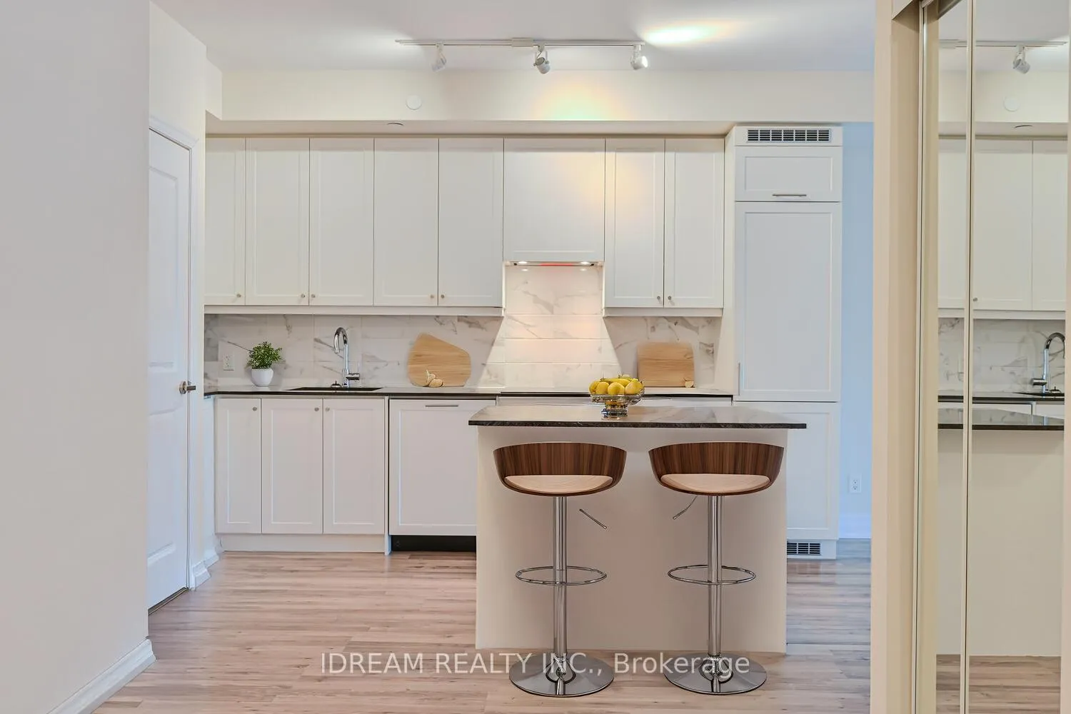 Photo 13 of Unit 518, 9085 Jane Street, Vaughan, Concord — HOMEH