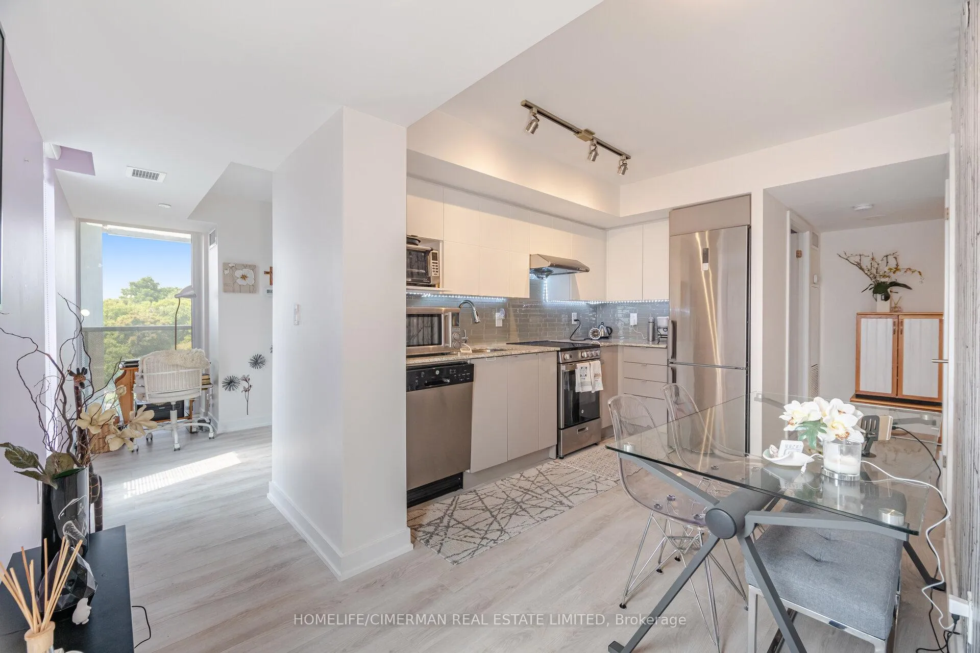 Photo 10 of Unit 405, 120 Varna Drive, Toronto, Englemount-Lawrence — HOMEH