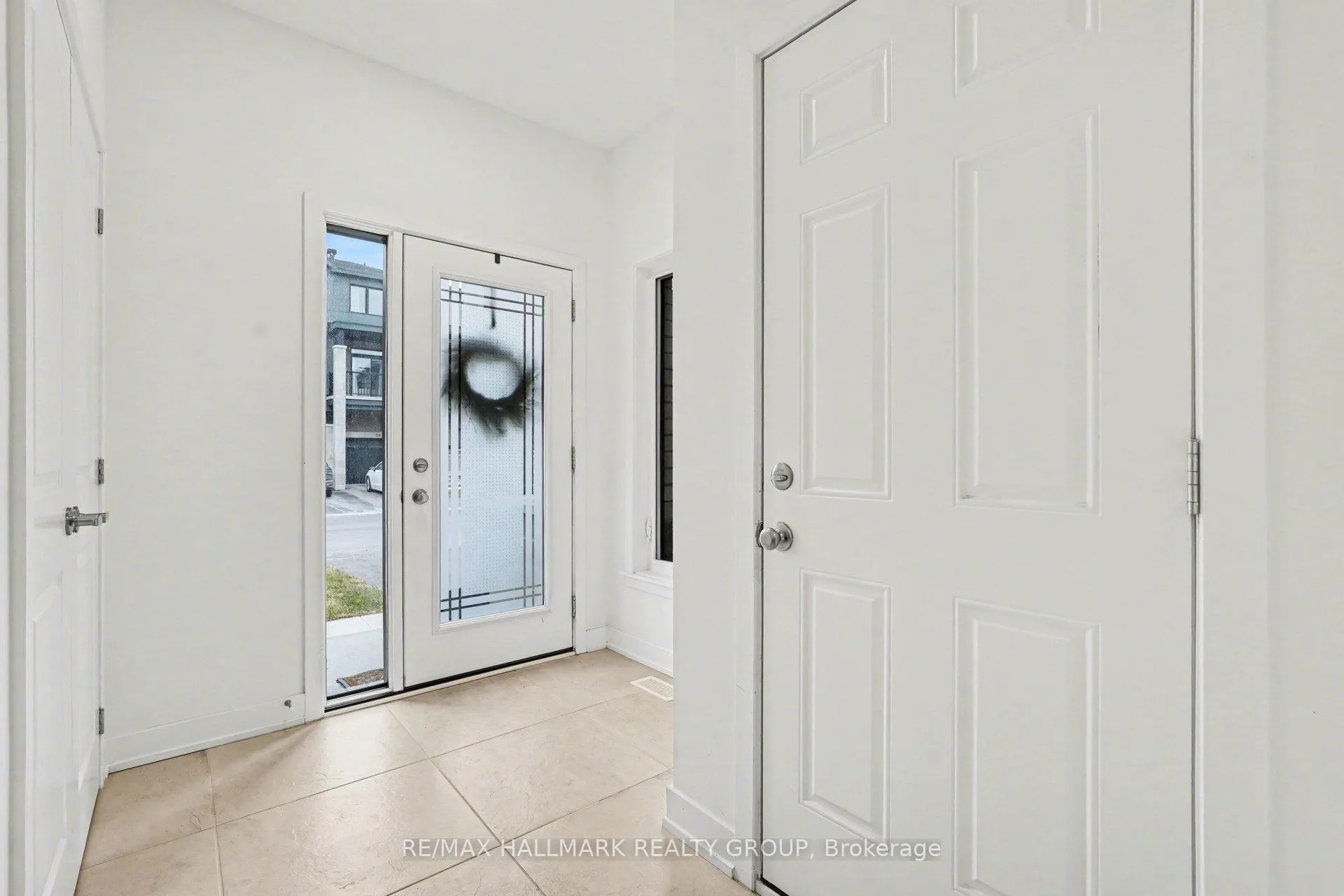 Photo 2 of 61 Arinto Place, Ottawa, Kanata - Emerald Meadows/Trailwest — HOMEH