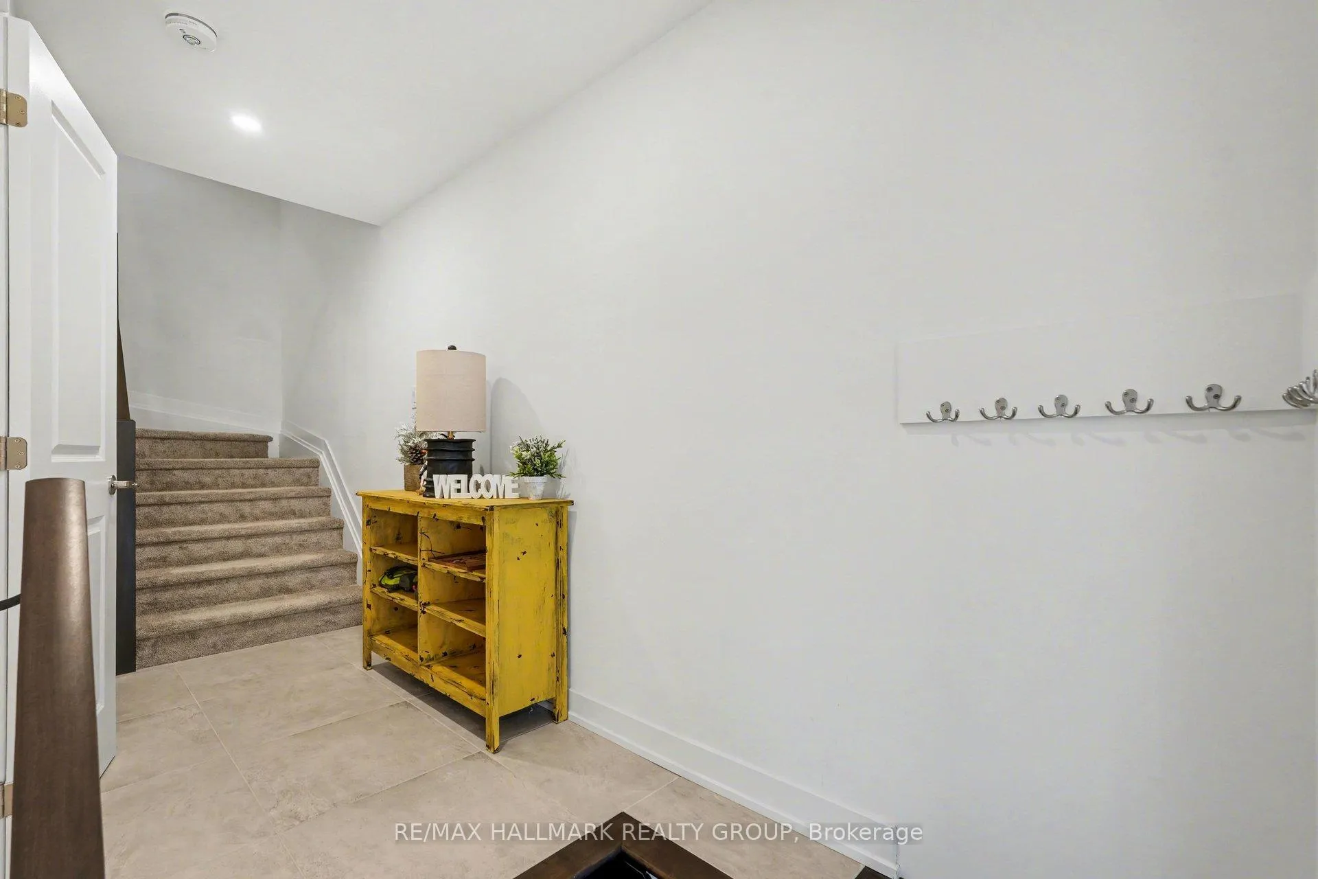 Photo 3 of 61 Arinto Place, Ottawa, Kanata - Emerald Meadows/Trailwest — HOMEH