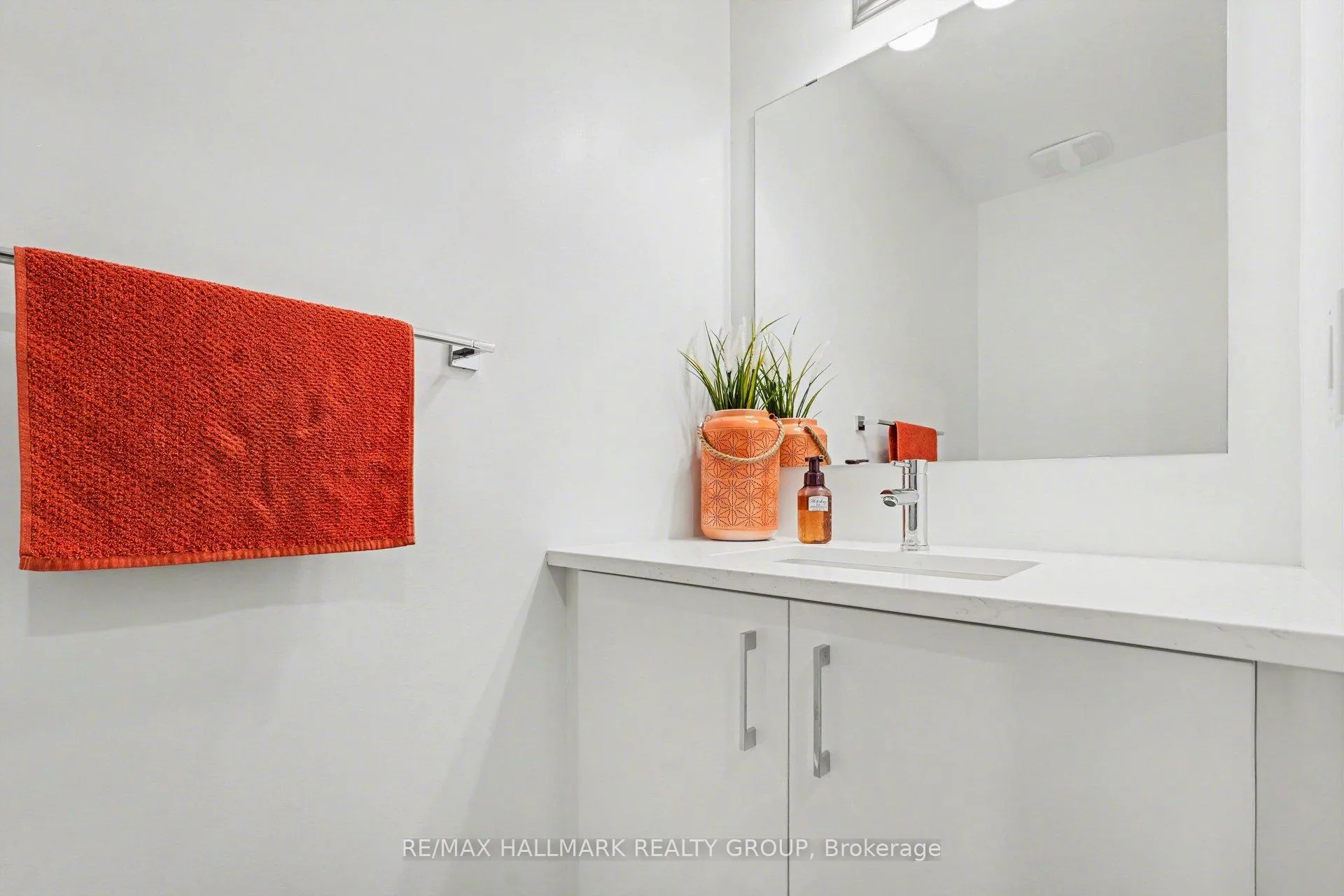 Photo 4 of 61 Arinto Place, Ottawa, Kanata - Emerald Meadows/Trailwest — HOMEH