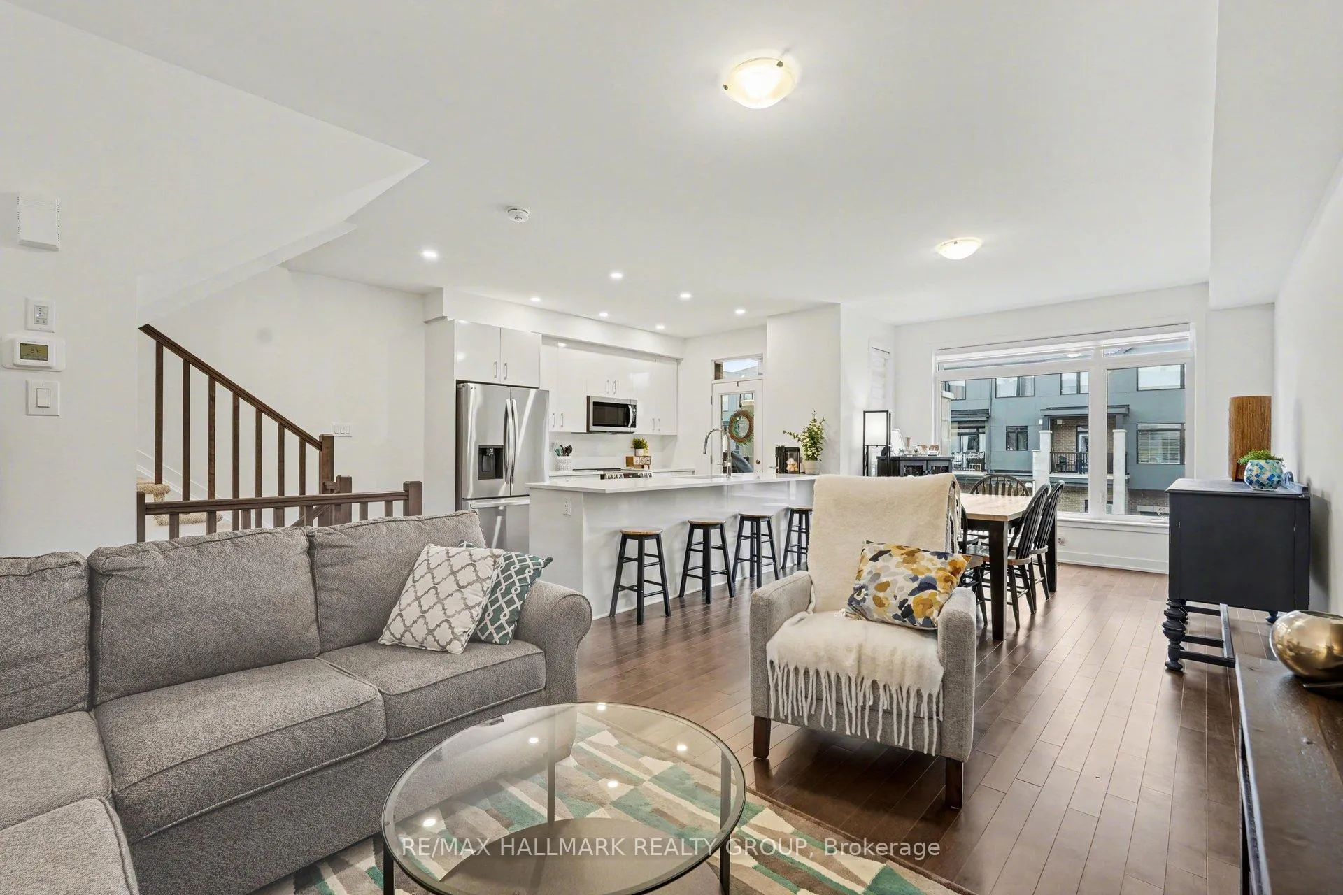 Photo 5 of 61 Arinto Place, Ottawa, Kanata - Emerald Meadows/Trailwest — HOMEH