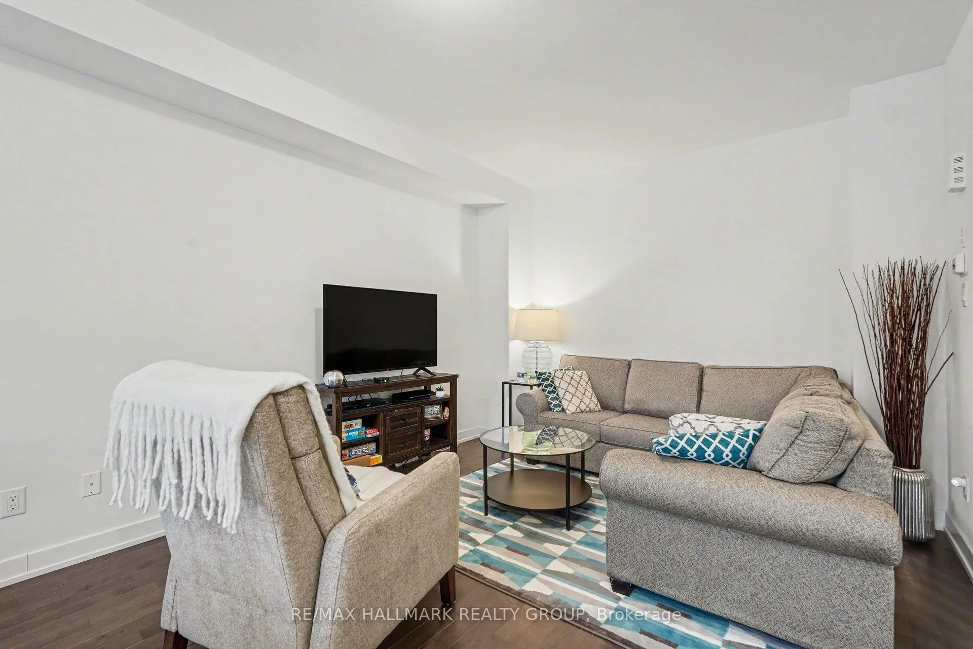 Photo 6 of 61 Arinto Place, Ottawa, Kanata - Emerald Meadows/Trailwest — HOMEH
