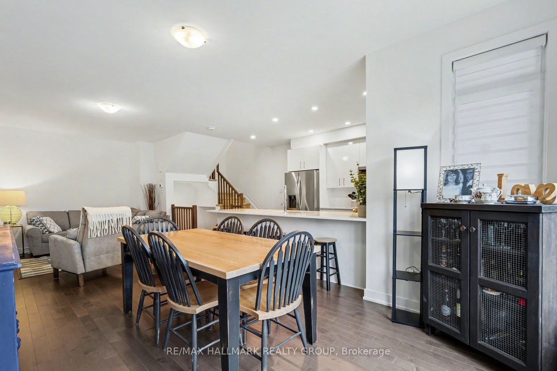Photo 8 of 61 Arinto Place, Ottawa, Kanata - Emerald Meadows/Trailwest — HOMEH