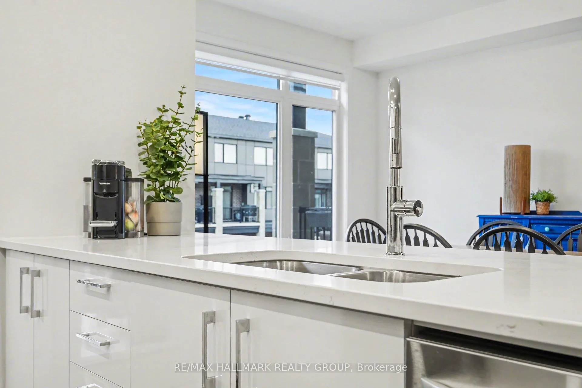 Photo 13 of 61 Arinto Place, Ottawa, Kanata - Emerald Meadows/Trailwest — HOMEH