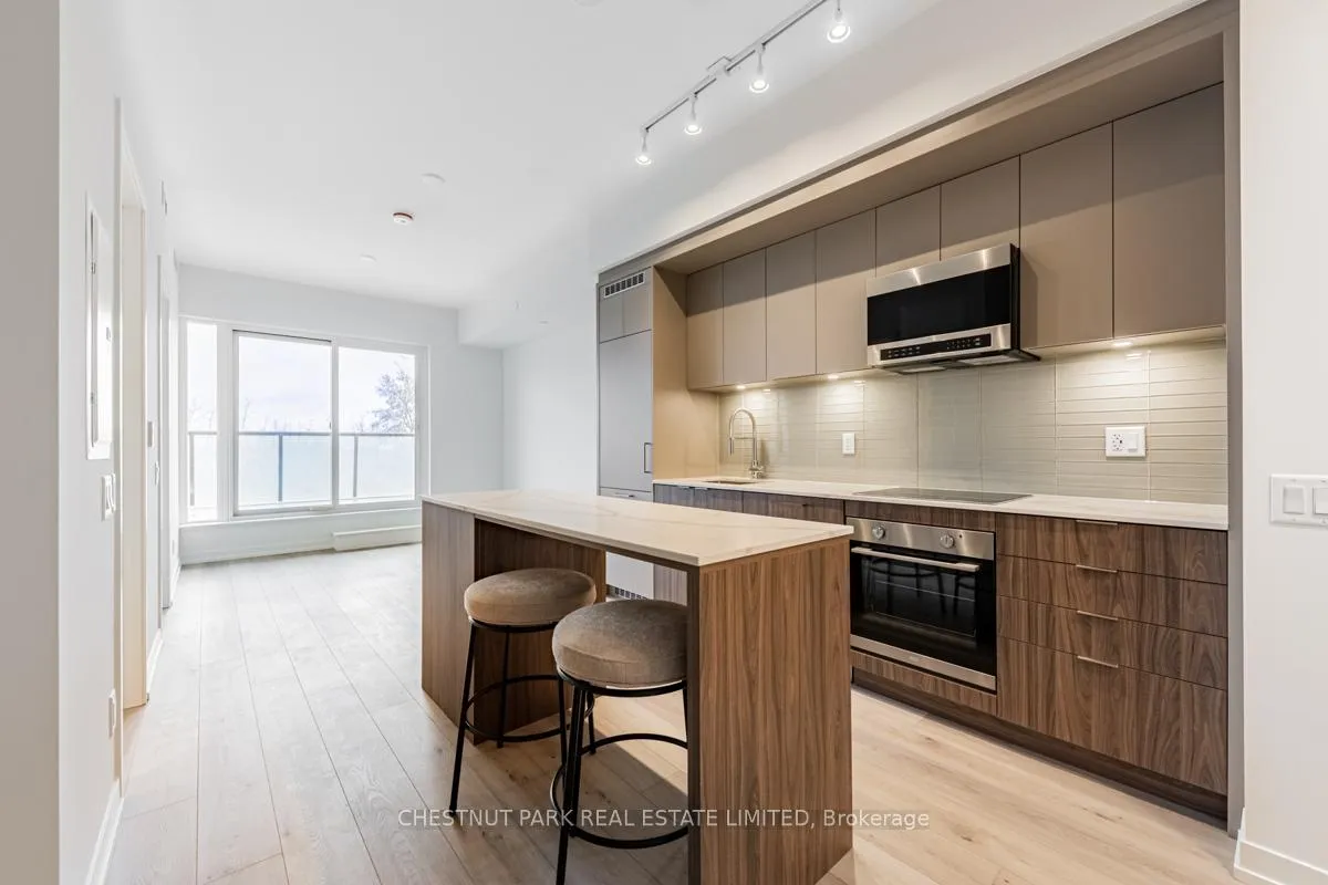 Front of Unit 406, 863 St. Clair Avenue W