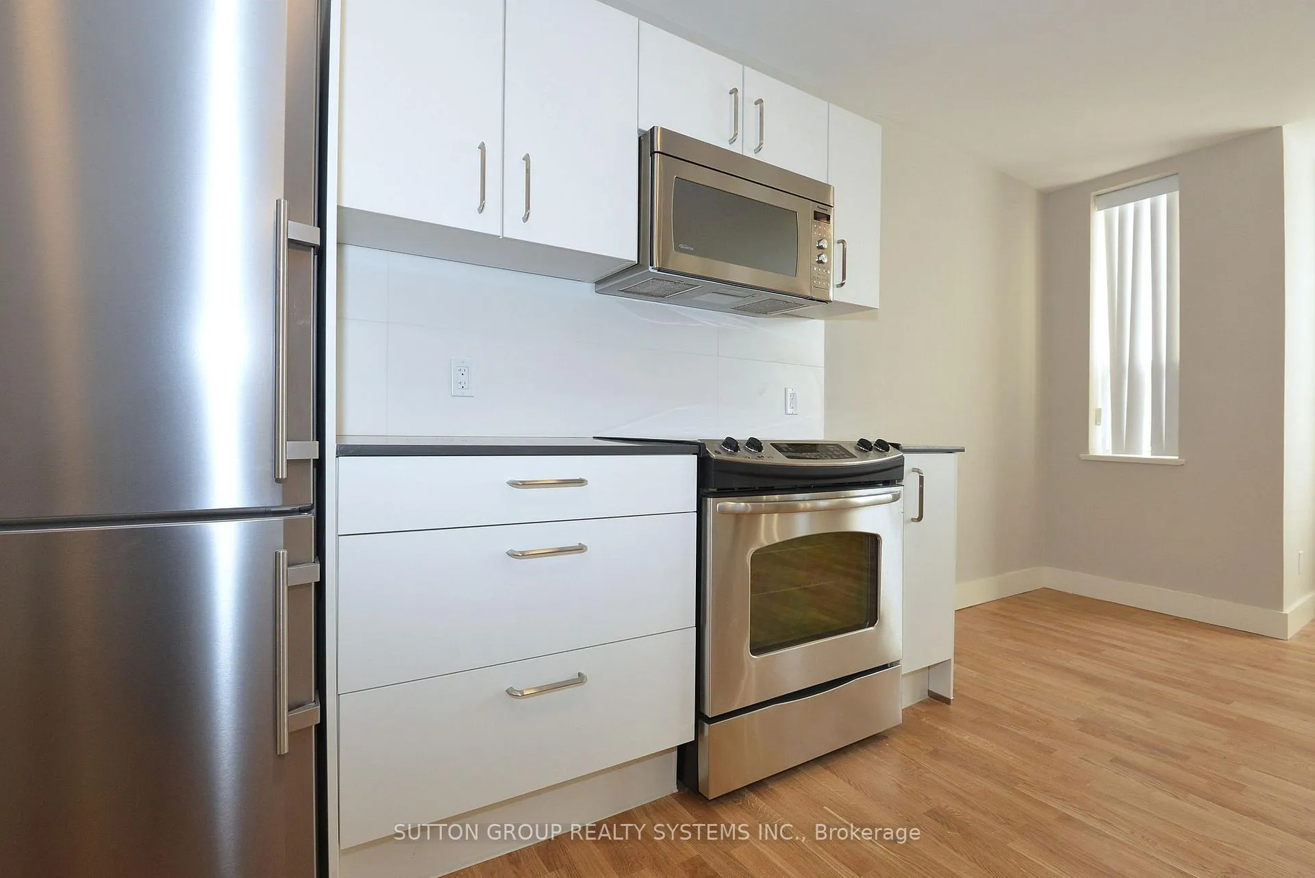 Photo 5 of Unit 404, 2400 Bathurst Street, Toronto, Forest Hill North — HOMEH