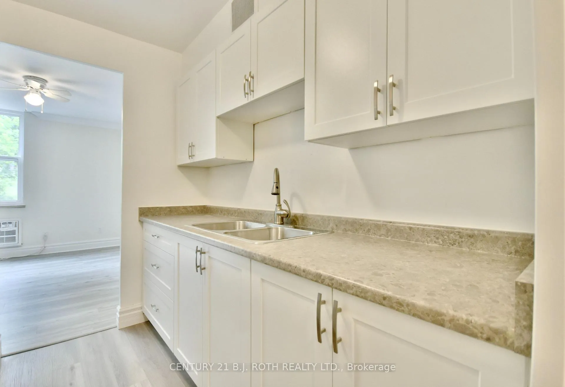 Photo 10 of Unit 21, 2 Grove Street E, Barrie, Wellington — HOMEH