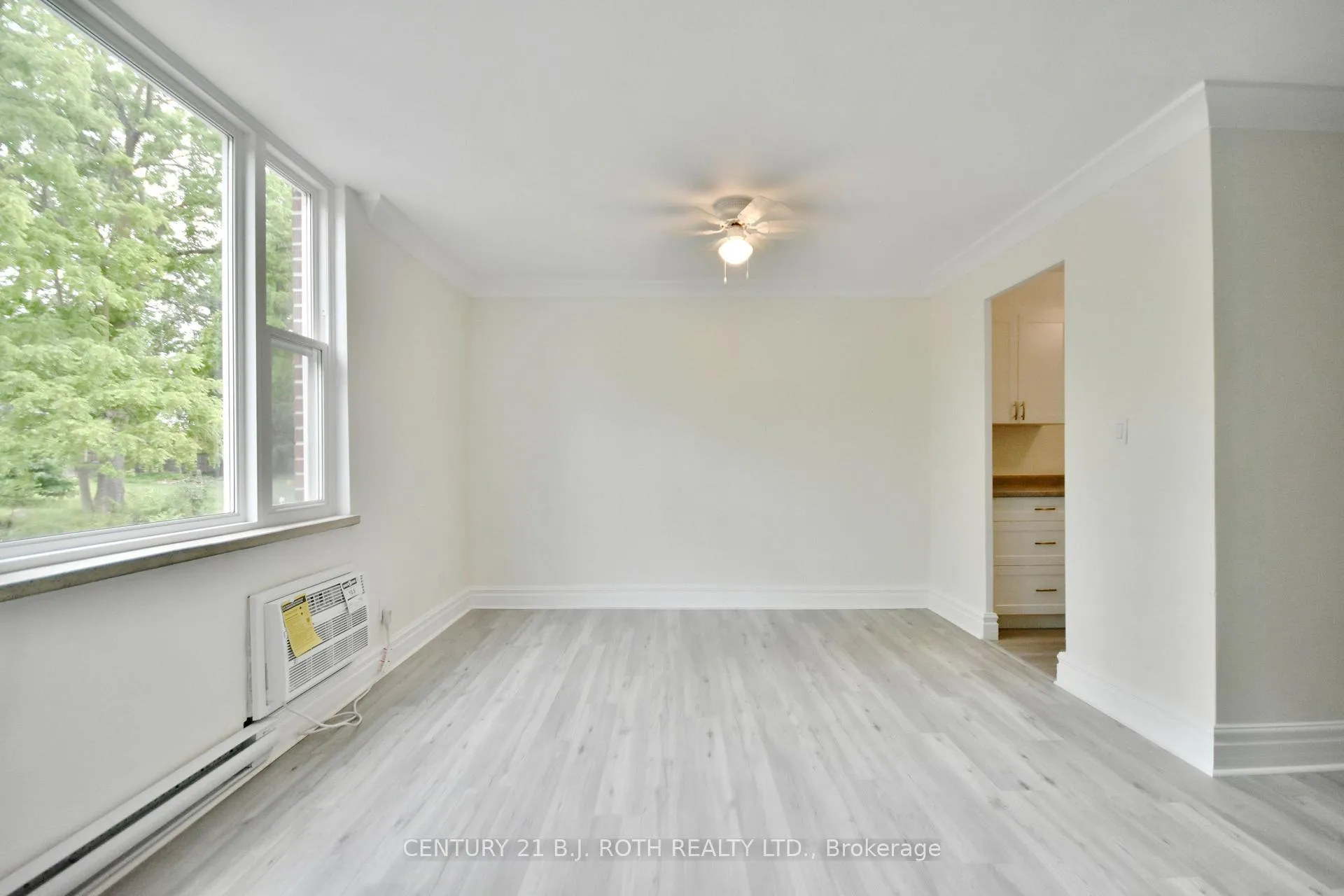 Photo 12 of Unit 21, 2 Grove Street E, Barrie, Wellington — HOMEH