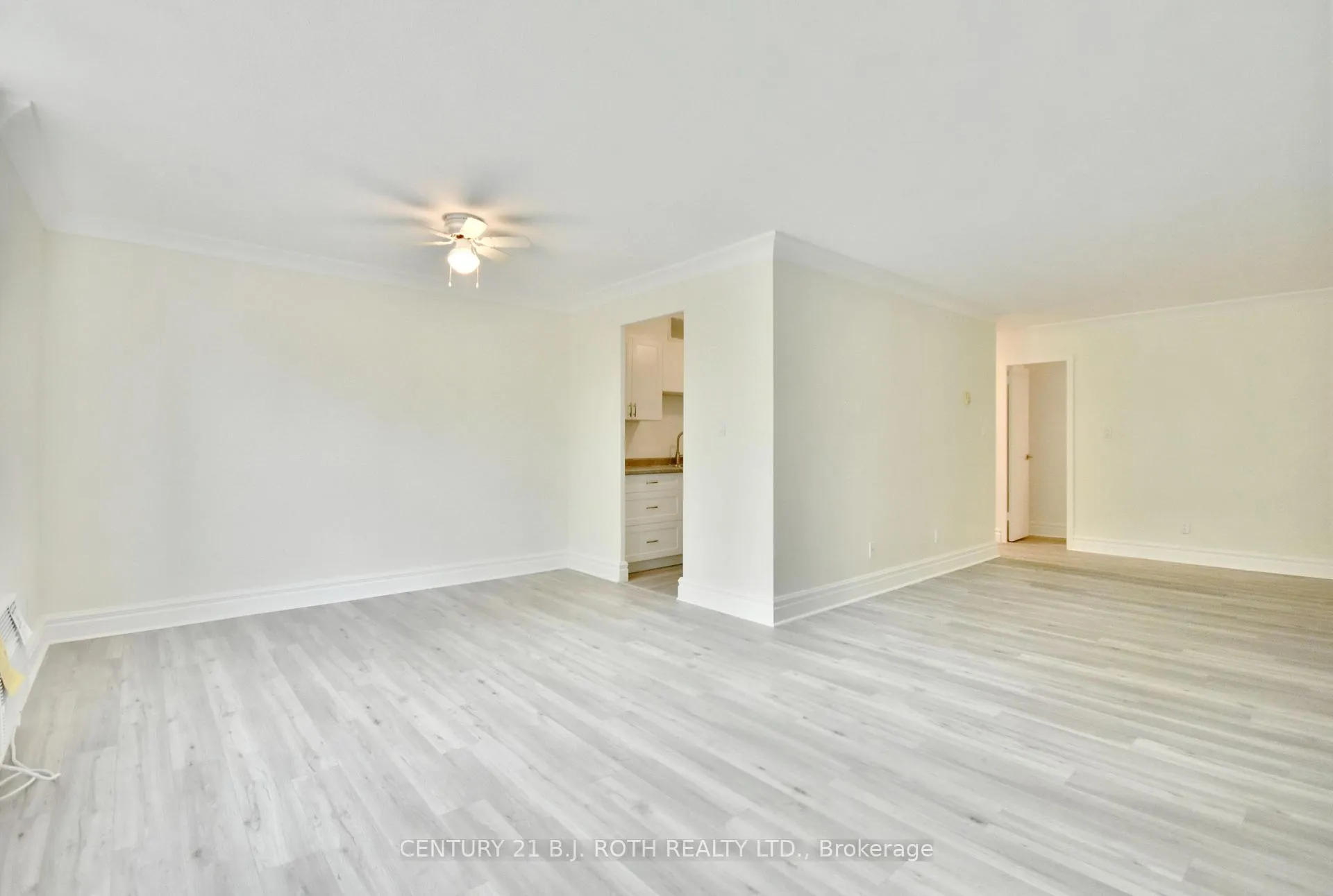 Photo 16 of Unit 21, 2 Grove Street E, Barrie, Wellington — HOMEH