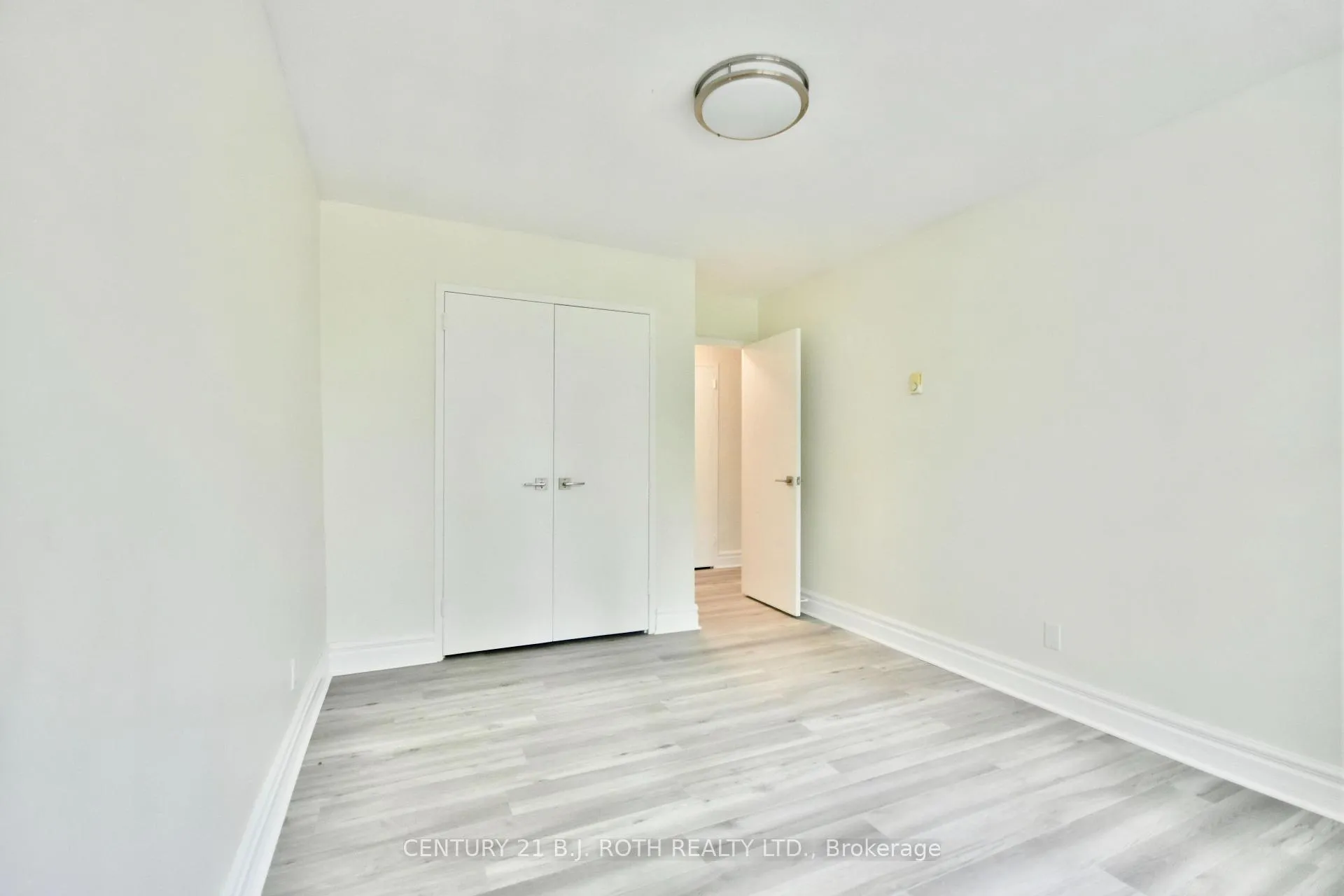 Photo 23 of Unit 21, 2 Grove Street E, Barrie, Wellington — HOMEH
