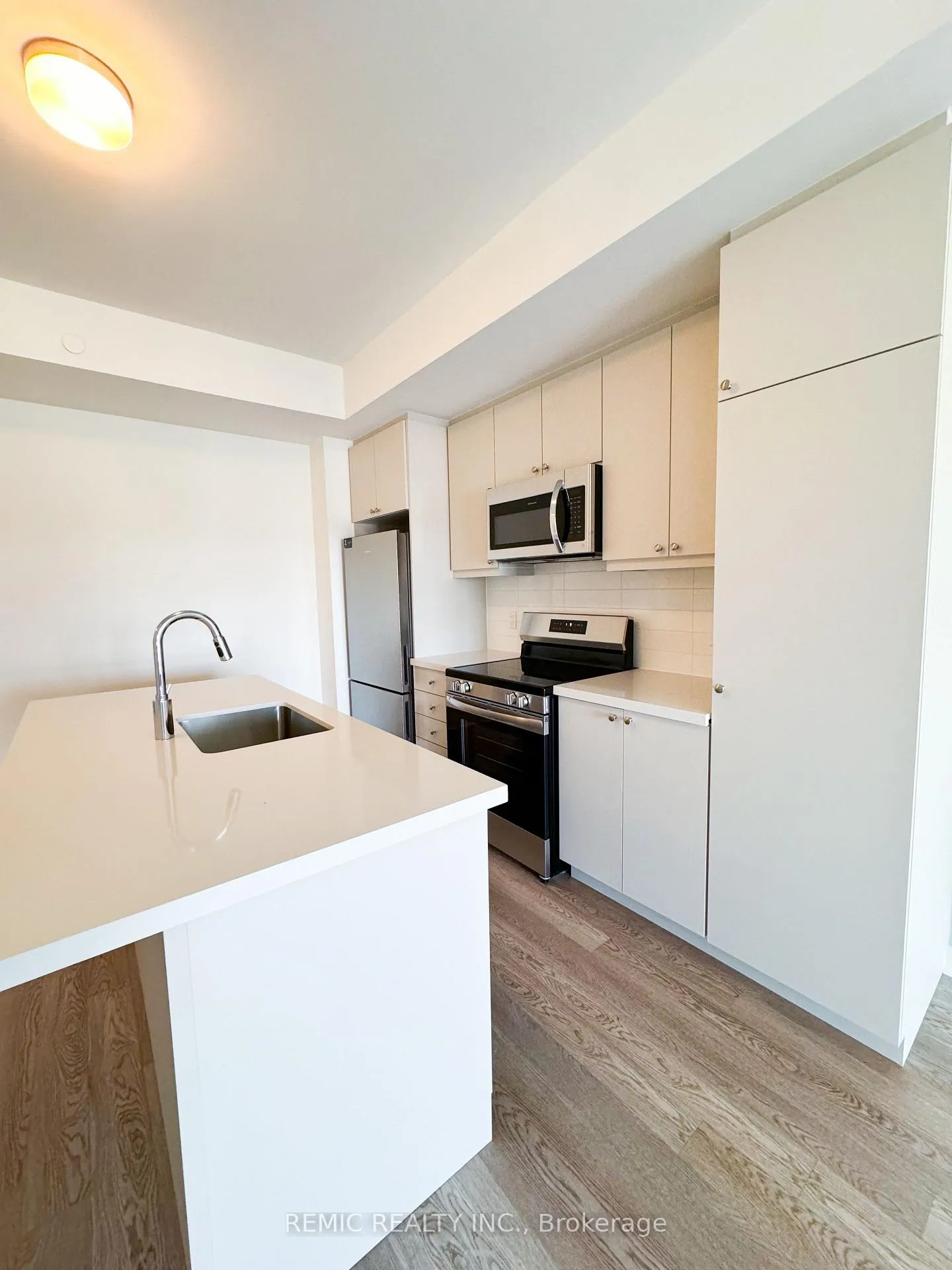 Photo 3 of 51 Clarington Boulevard, Clarington, Bowmanville — HOMEH