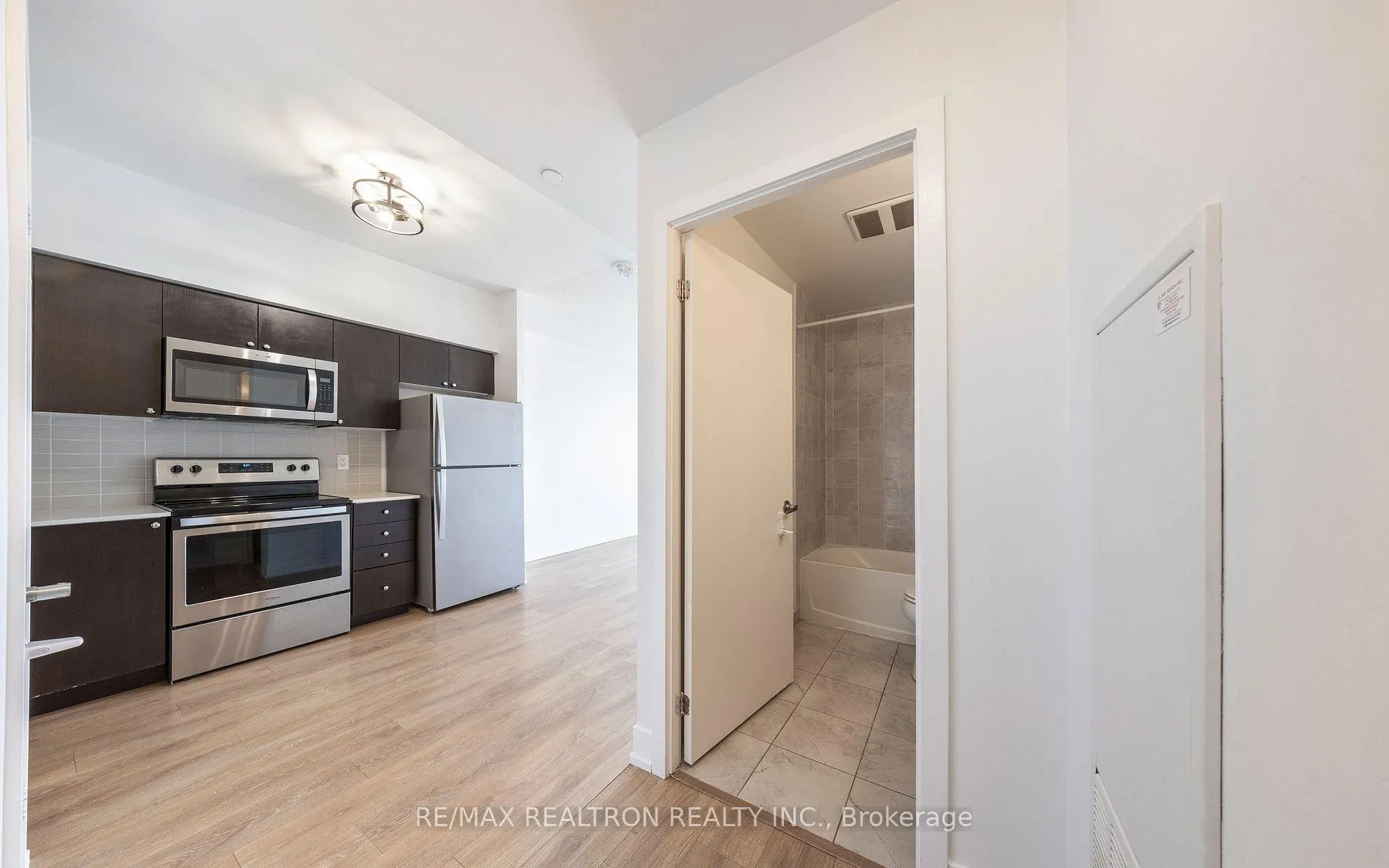 Photo 2 of Unit 2201, 1255 Bayly Street, Pickering, Bay Ridges — HOMEH