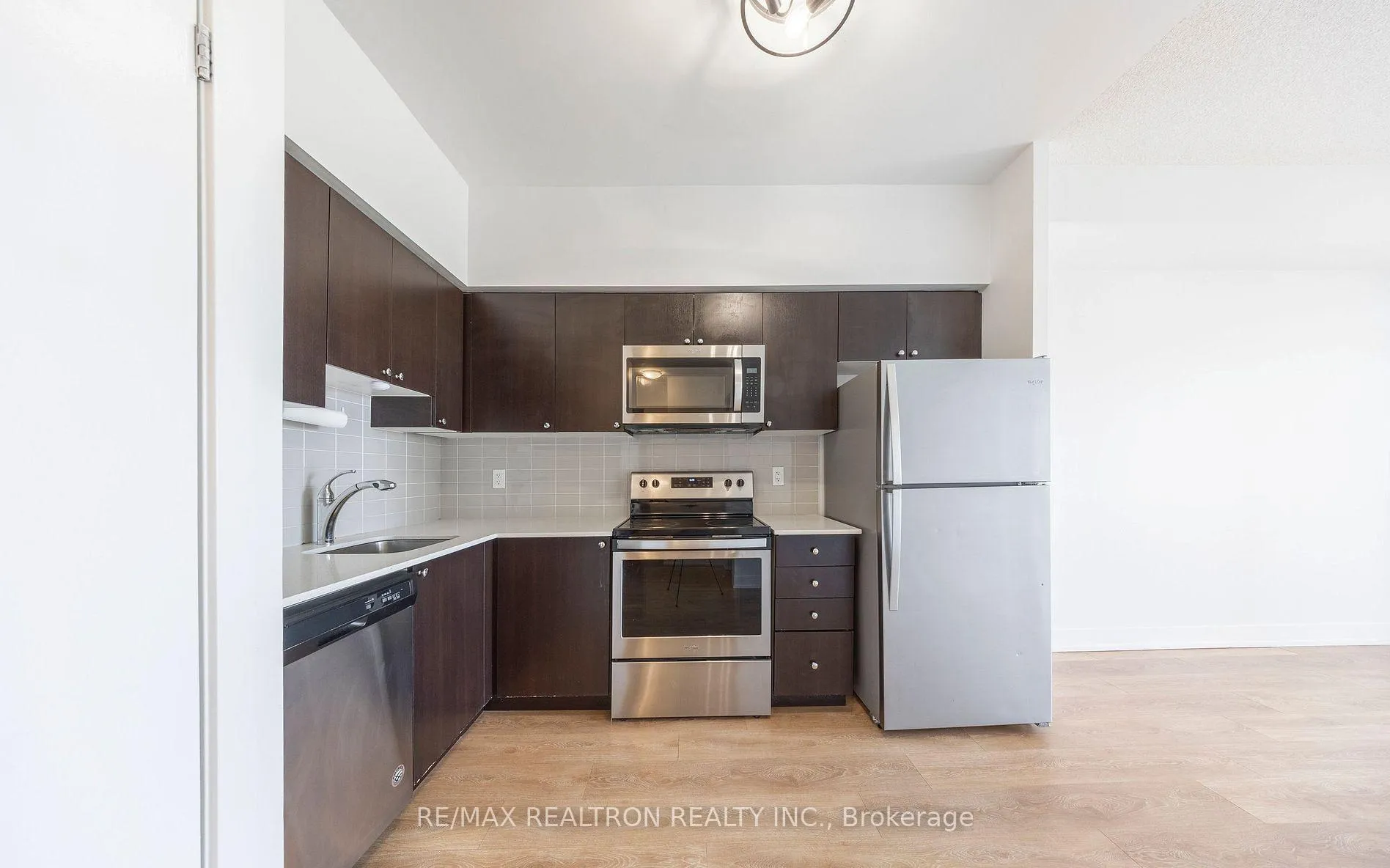 Photo 5 of Unit 2201, 1255 Bayly Street, Pickering, Bay Ridges — HOMEH