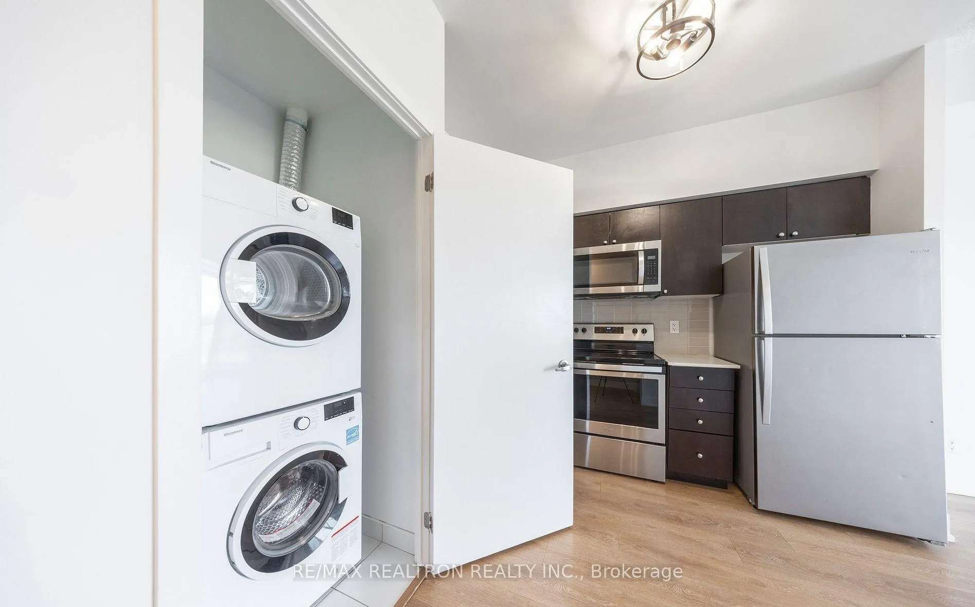 Photo 6 of Unit 2201, 1255 Bayly Street, Pickering, Bay Ridges — HOMEH