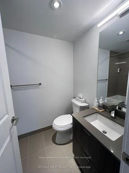 Photo 8 of Unit 2411, 395 Bloor Street, Toronto, North St. James Town — HOMEH