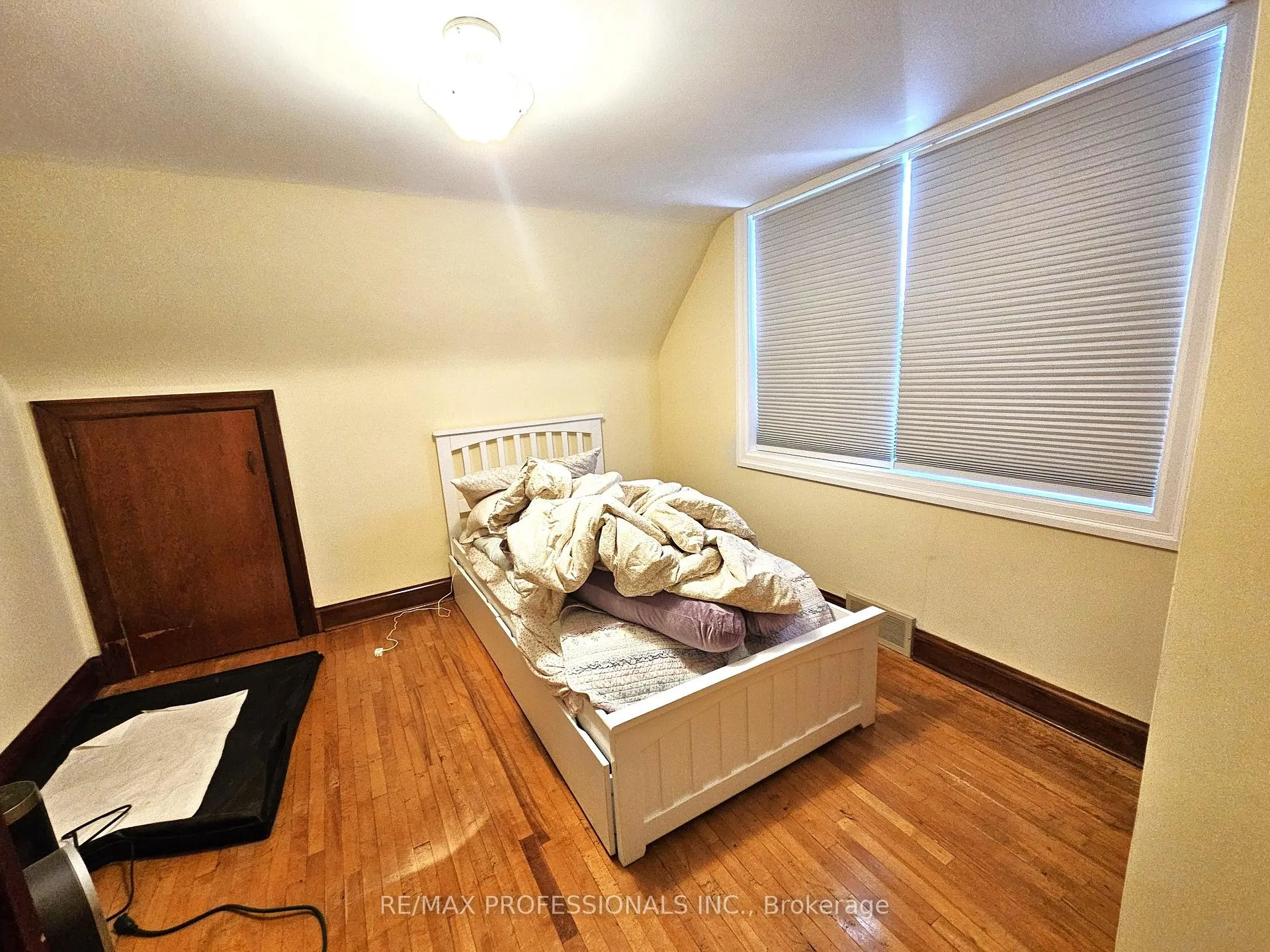 Photo 10 of 177 Ninth Avenue, Kitchener — HOMEH