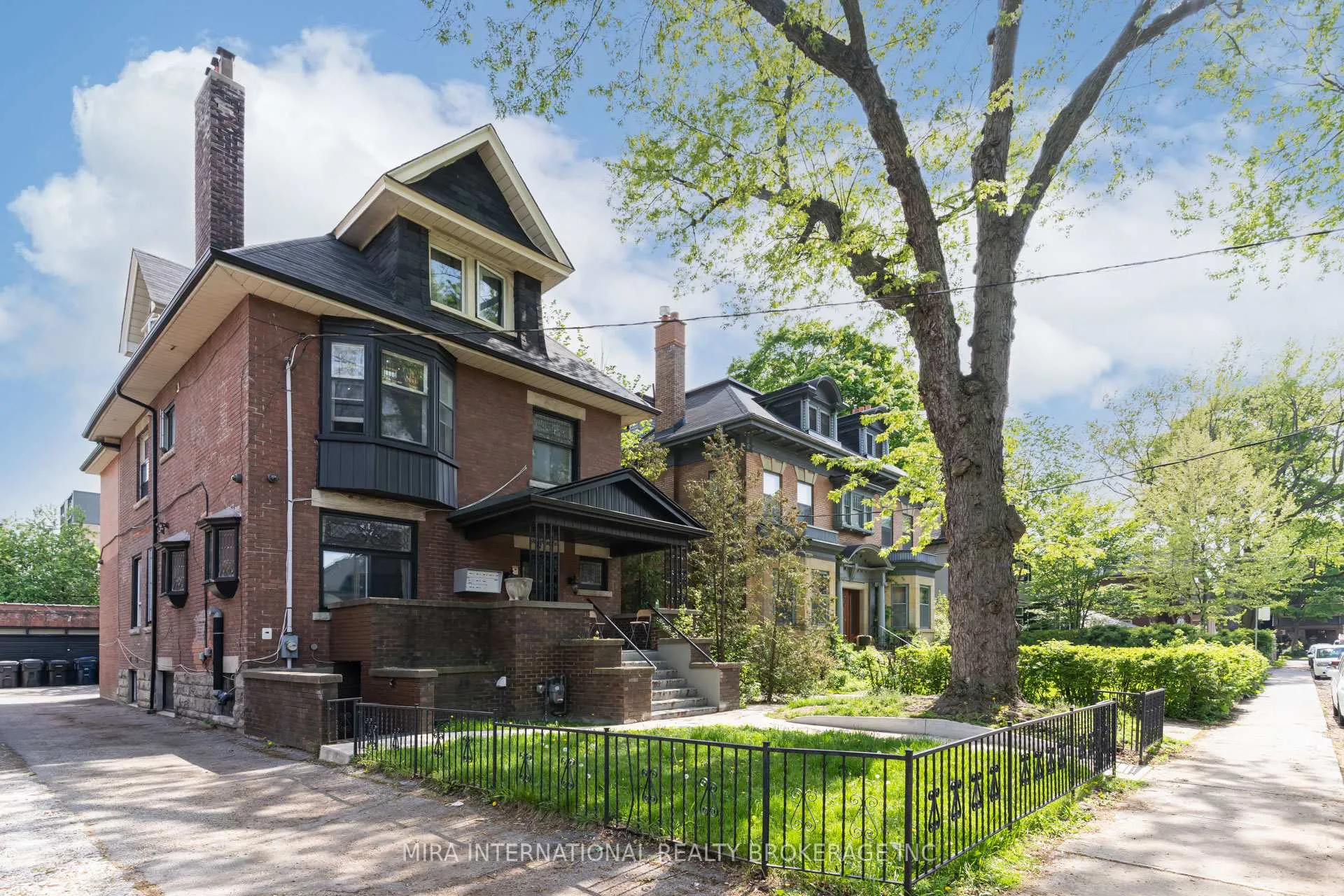 Front of Unit 202, 11 Laxton Avenue