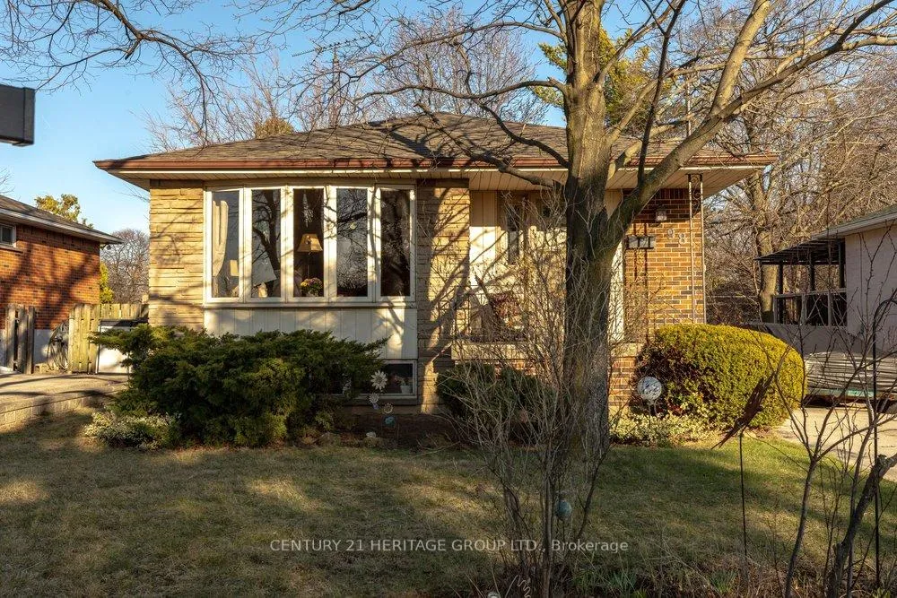 Photo 3 of 98 Cameo Avenue, Hamilton, Macassa — HOMEH