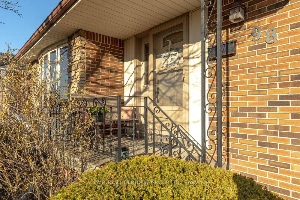 Photo 4 of 98 Cameo Avenue, Hamilton, Macassa — HOMEH