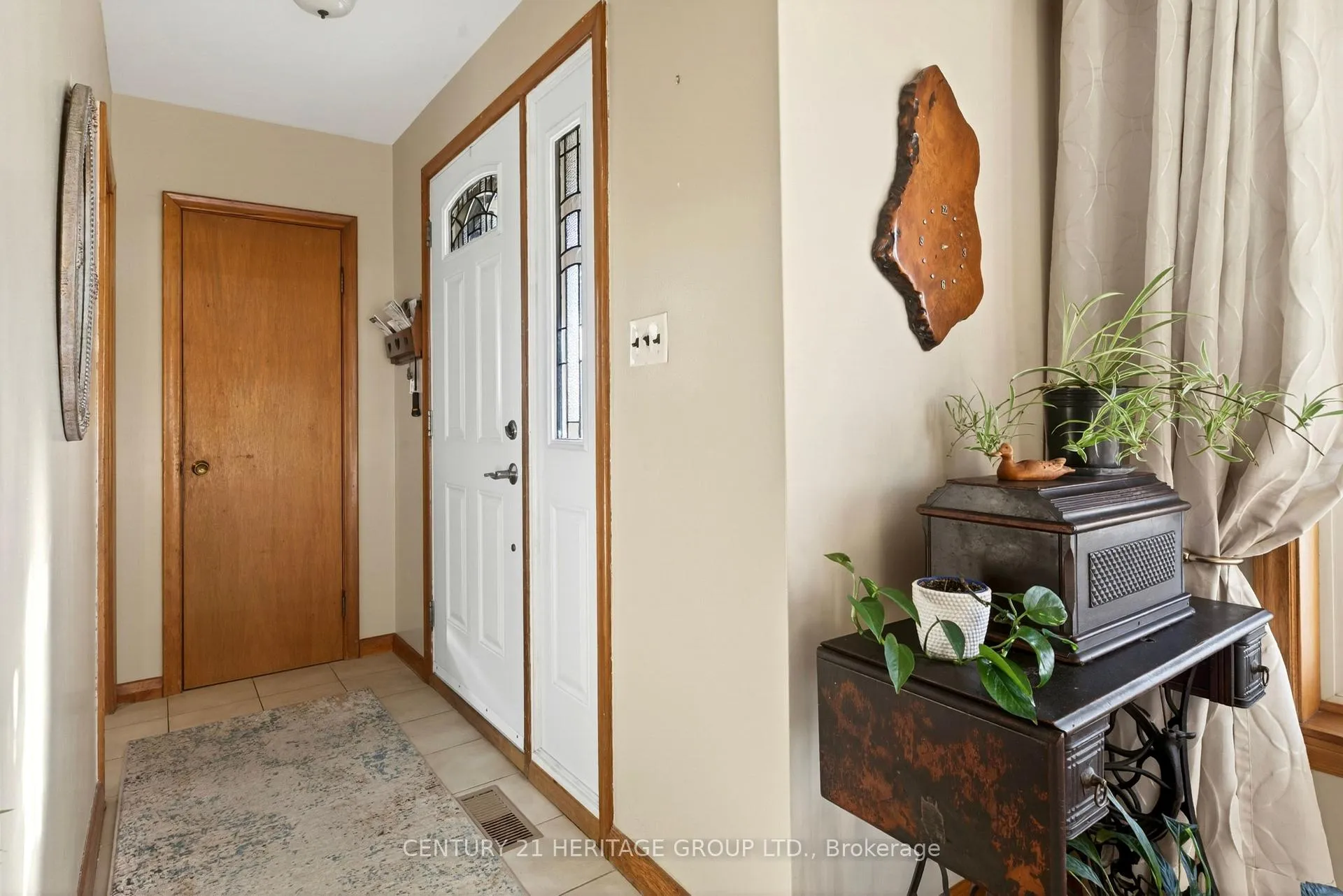 Photo 5 of 98 Cameo Avenue, Hamilton, Macassa — HOMEH