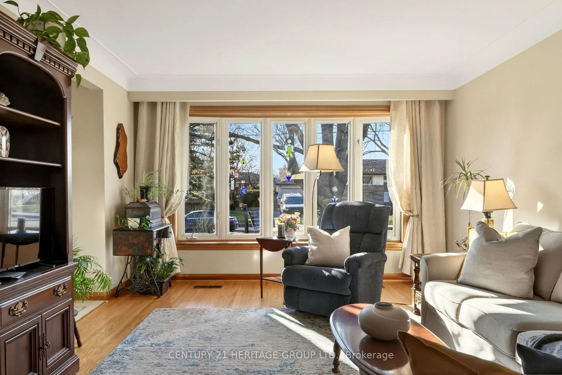 Photo 7 of 98 Cameo Avenue, Hamilton, Macassa — HOMEH