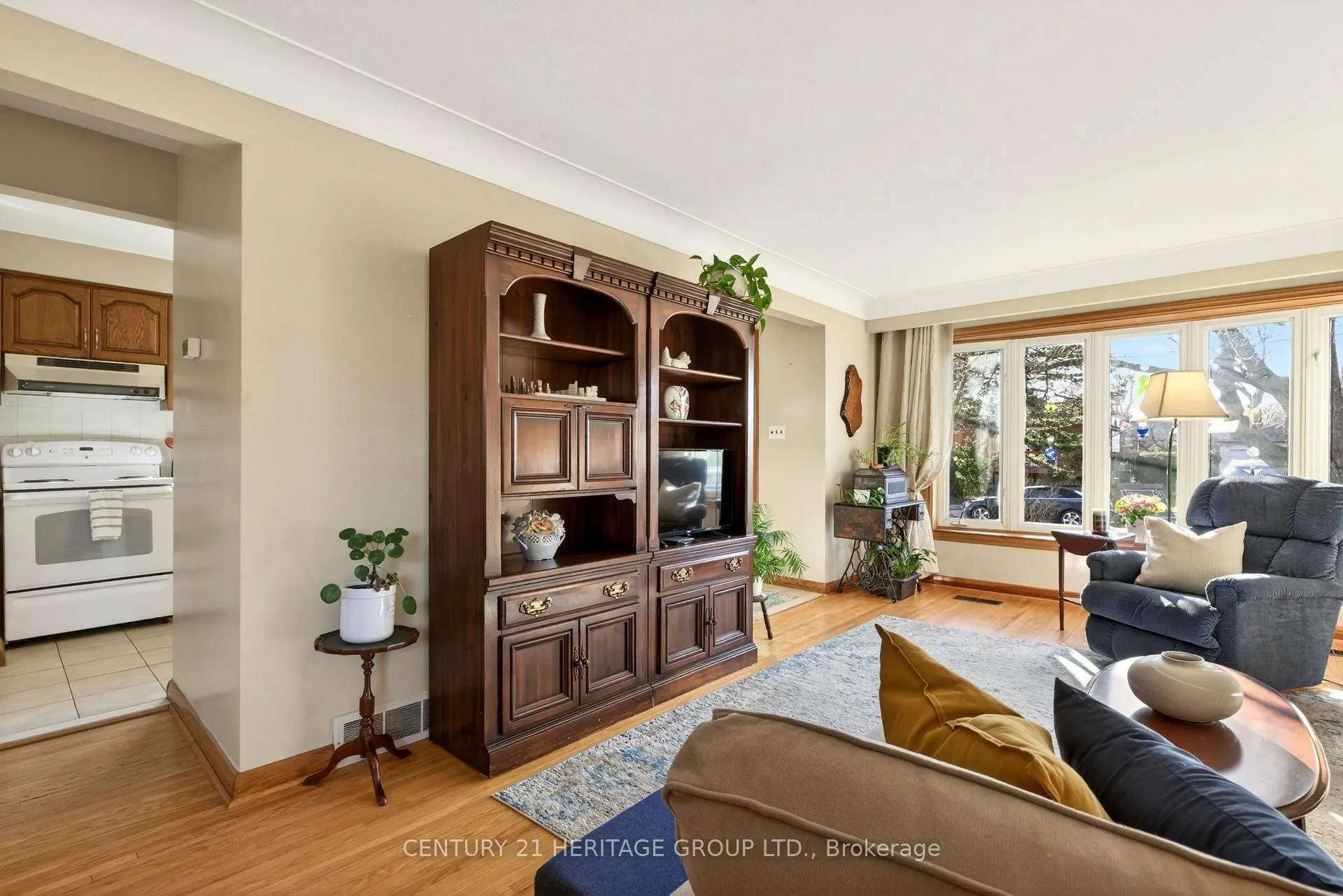 Photo 9 of 98 Cameo Avenue, Hamilton, Macassa — HOMEH