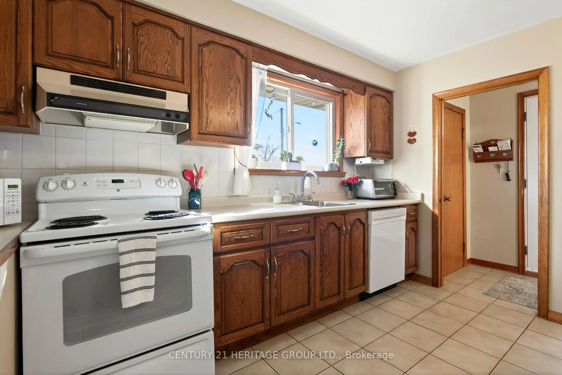 Photo 17 of 98 Cameo Avenue, Hamilton, Macassa — HOMEH