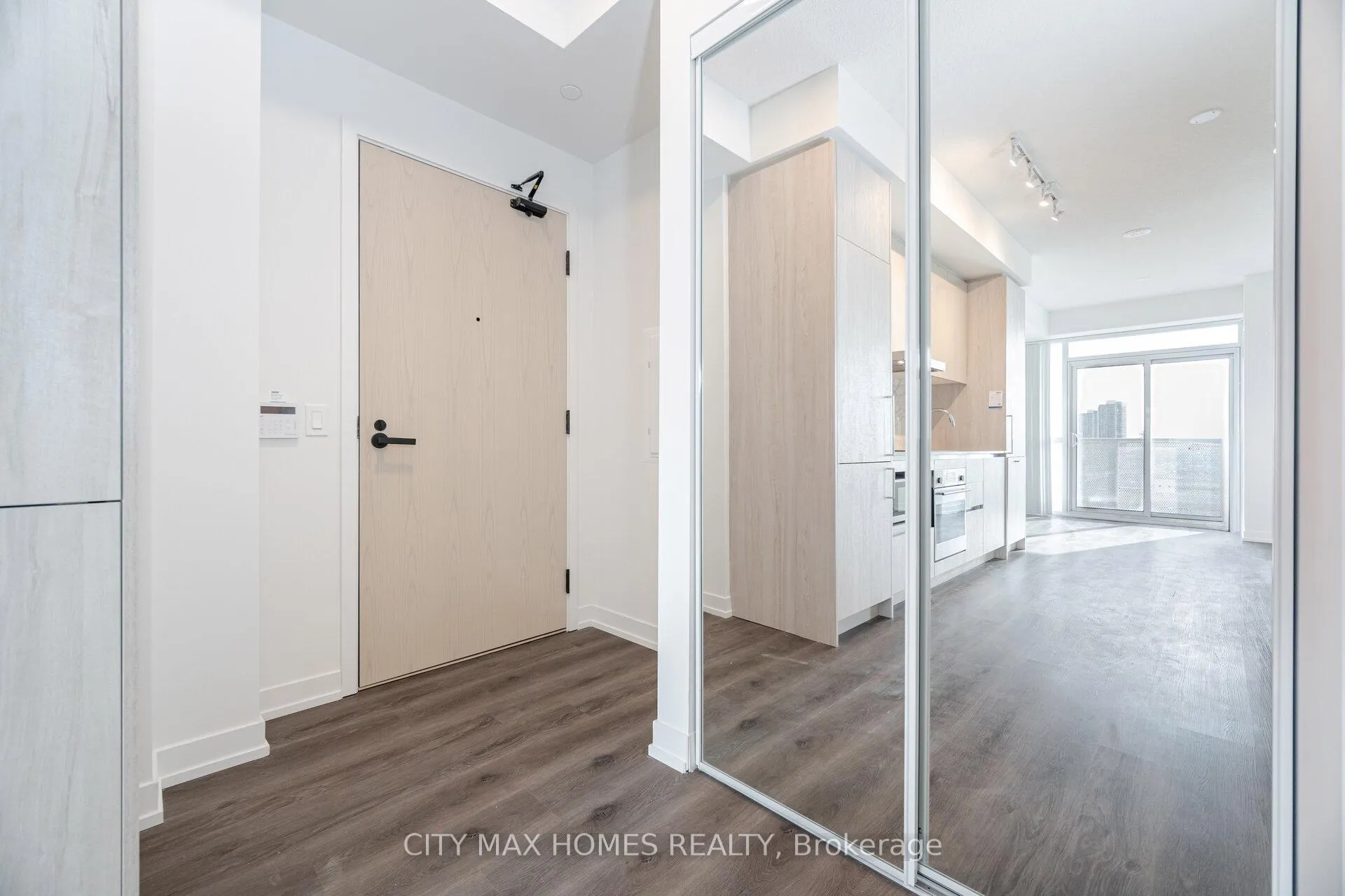 Photo 5 of Unit 1008, 225 Commerce St Street, Vaughan, Vaughan Corporate Centre — HOMEH