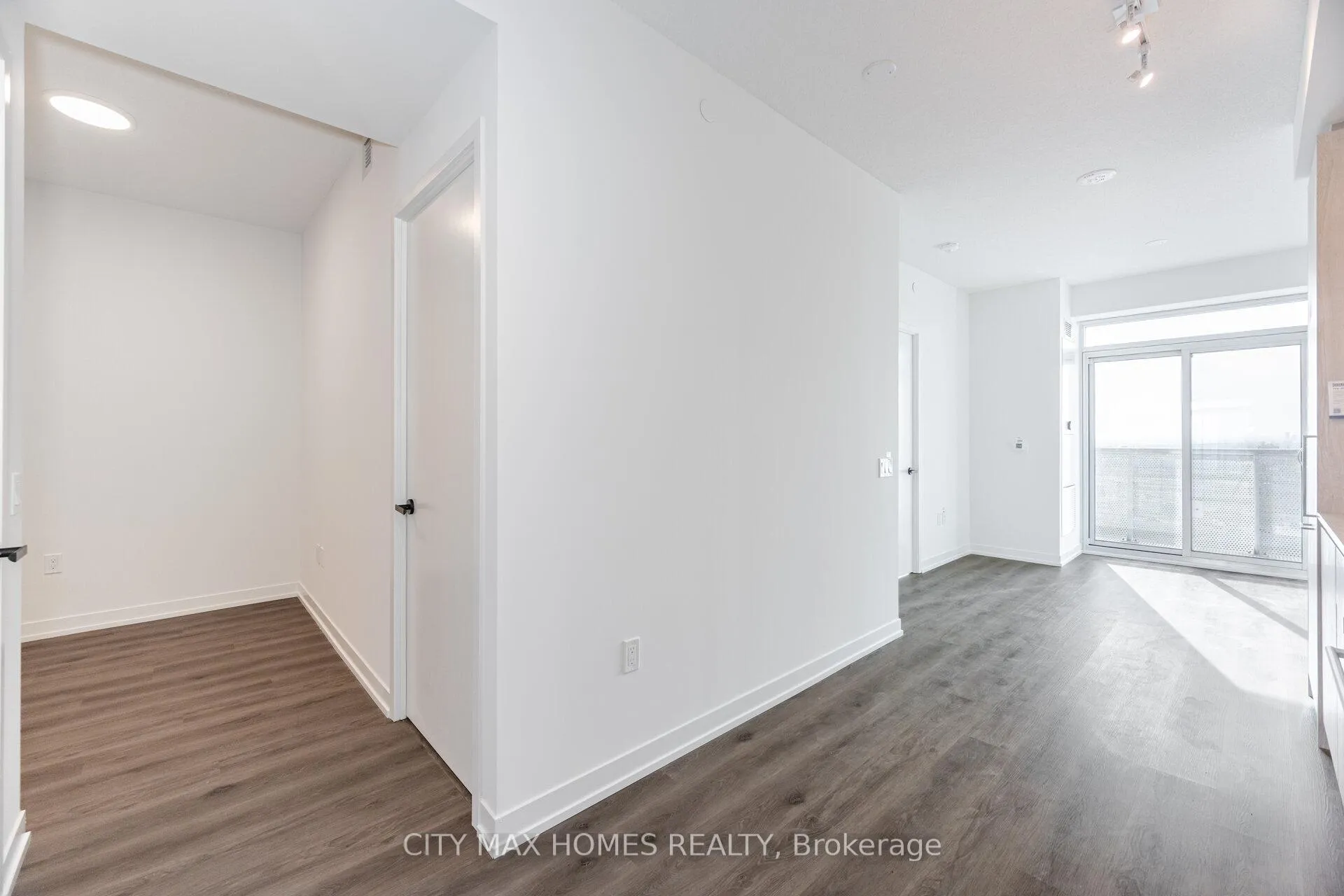 Photo 6 of Unit 1008, 225 Commerce St Street, Vaughan, Vaughan Corporate Centre — HOMEH