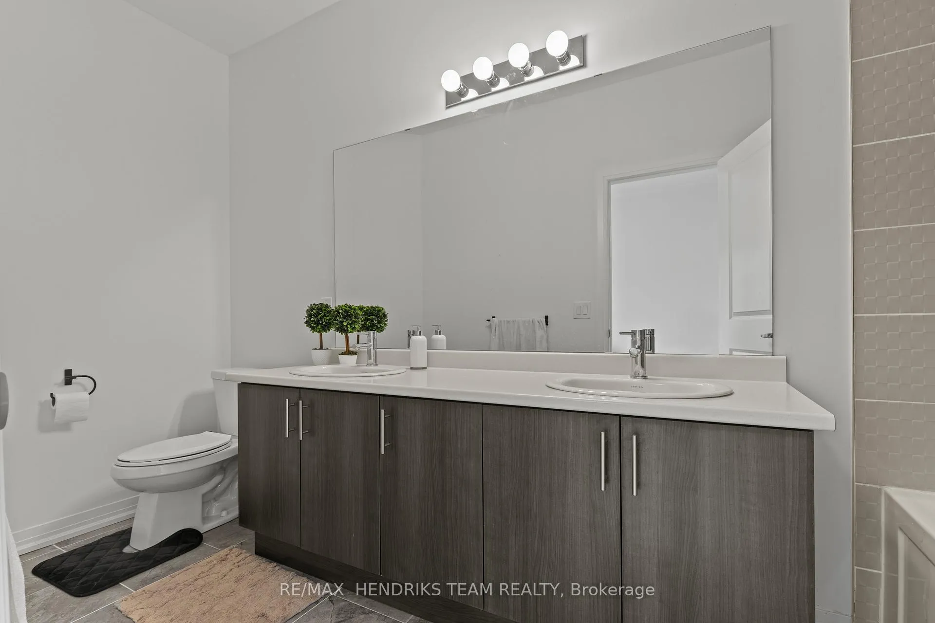 Photo 29 of 48 Sidney Rose Common, St. Catharines, Glendale/Glenridge — HOMEH