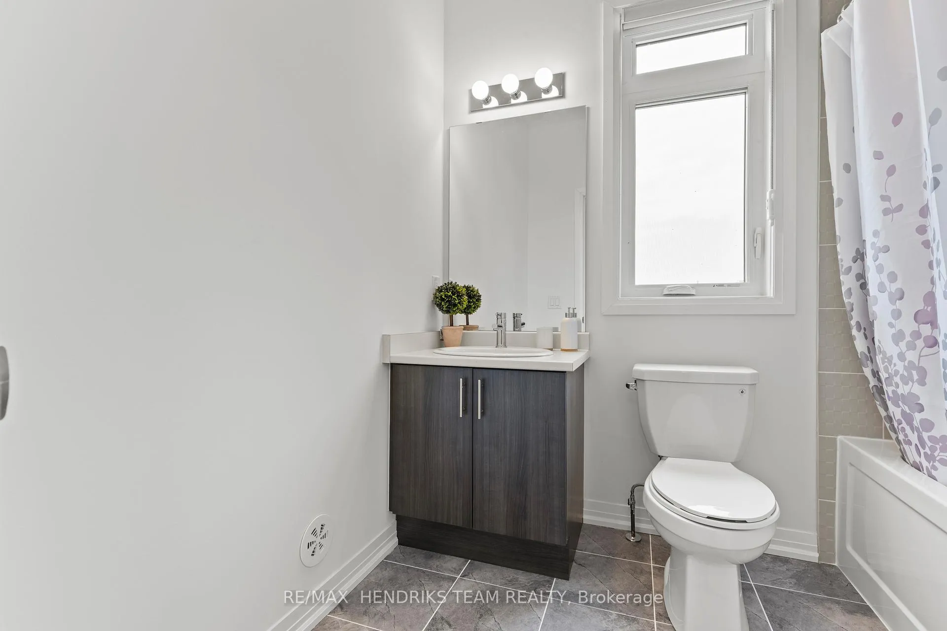 Photo 33 of 48 Sidney Rose Common, St. Catharines, Glendale/Glenridge — HOMEH