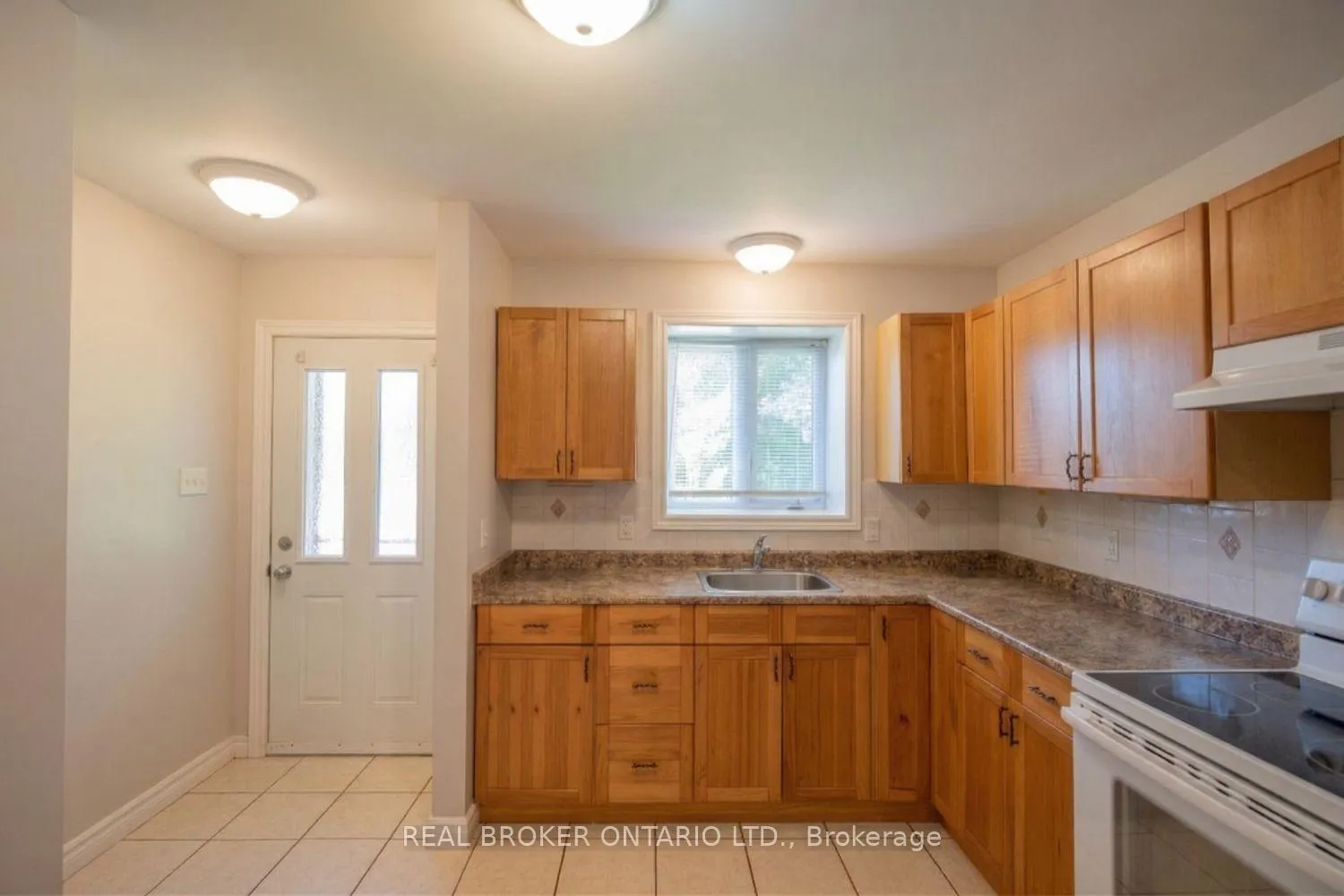Photo 3 of Unit 2, 341 New Street E, Edwardsburgh/Cardinal, Town of Cardinal — HOMEH