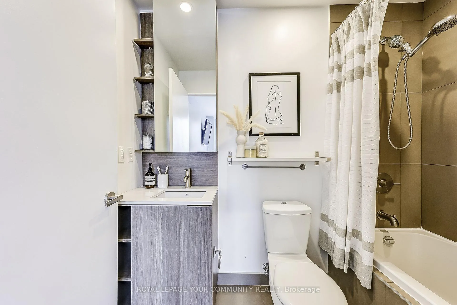 Photo 11 of Unit 2007, 170 Sumach Street, Toronto, Regent Park — HOMEH
