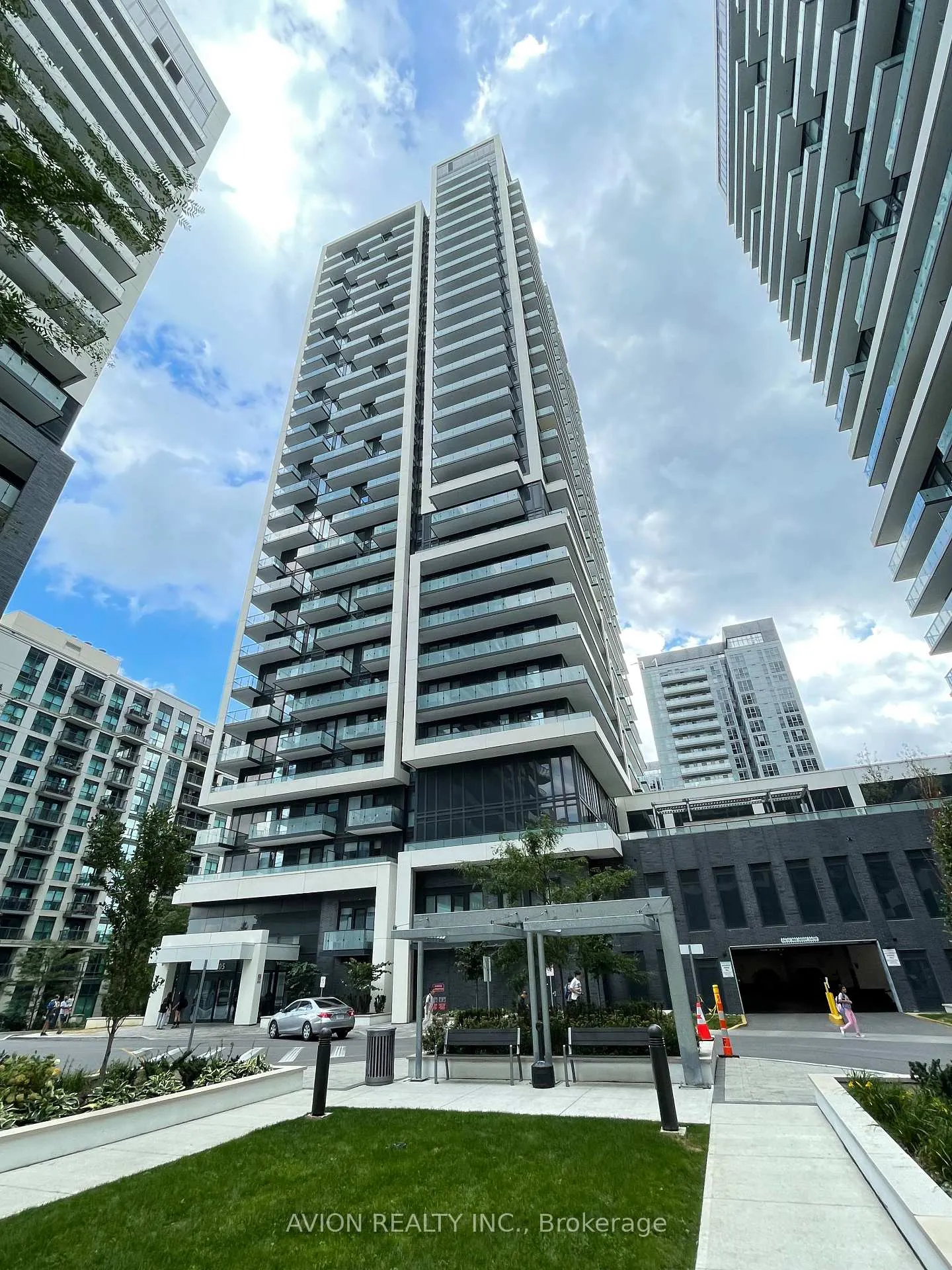 Front of Unit 703, 105 Oneida Crescent