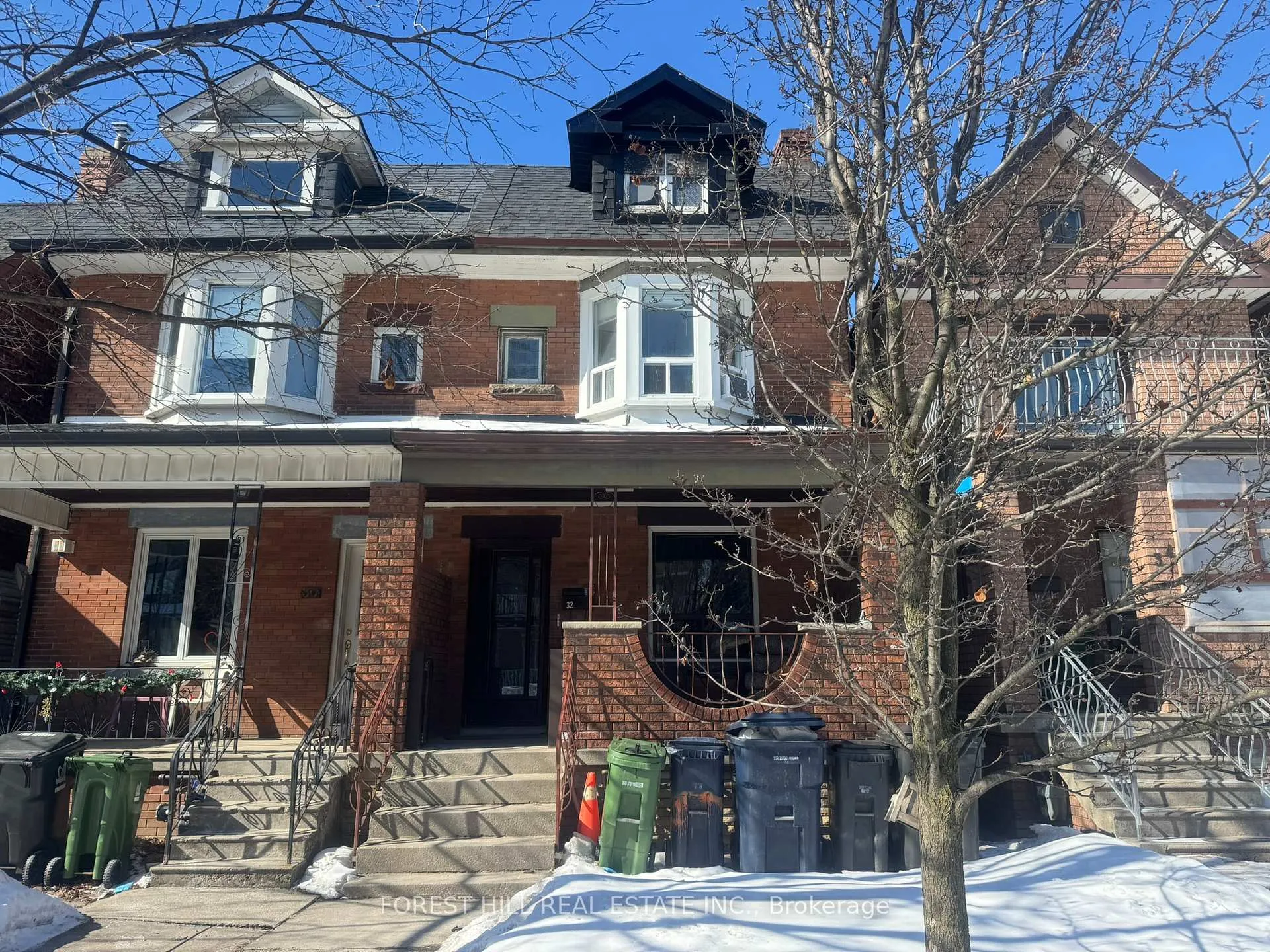 Front of 32 Earlscourt Avenue